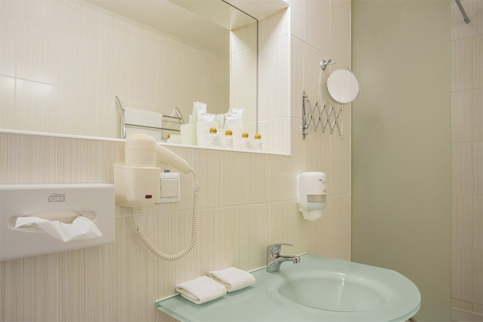 Джуниор Сюит