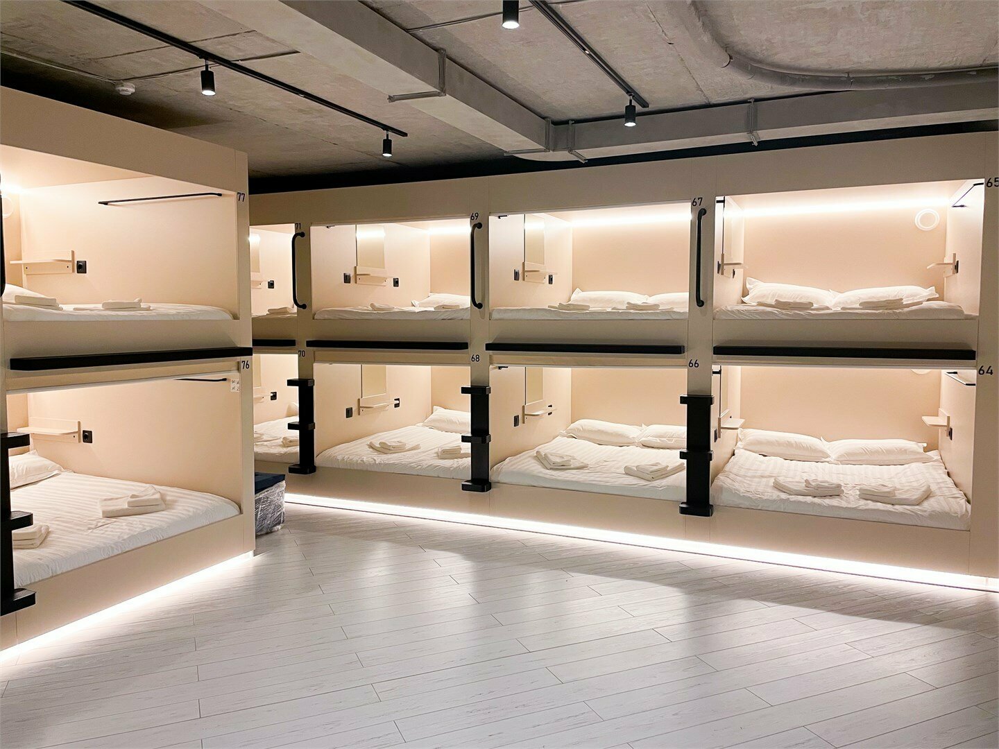 Двухместная капсула в общей зоне (верх)