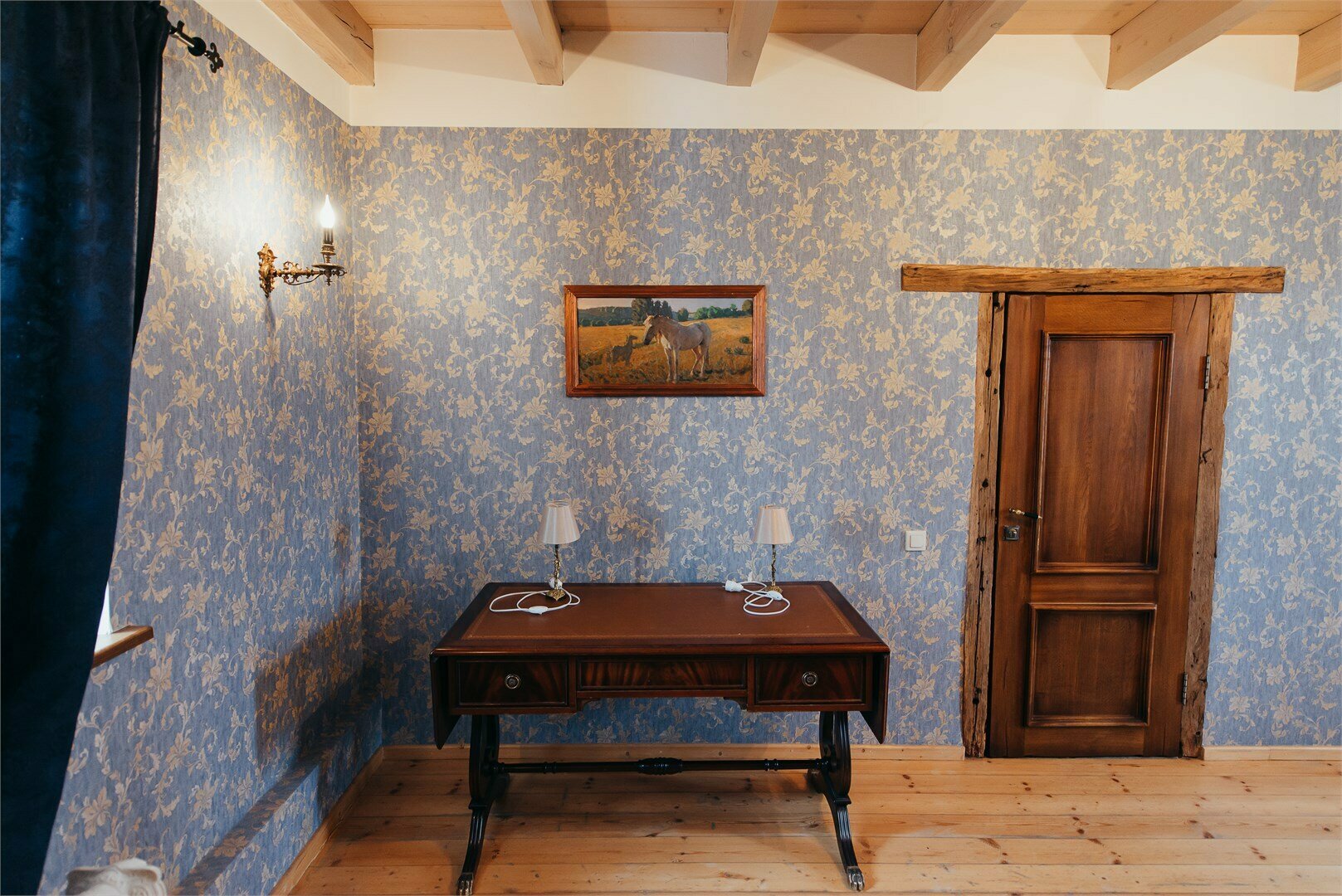 Левое крыло дома с мезонином