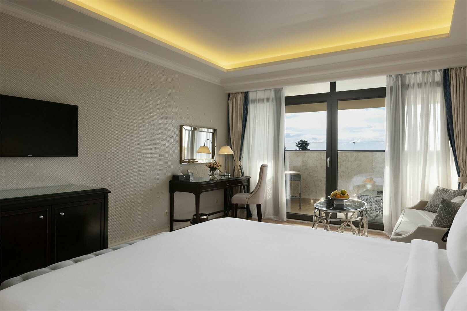 ДЕЛЮКС С ВИДОМ НА МОРСКОЙ ПОРТ И БАЛКОНОМ