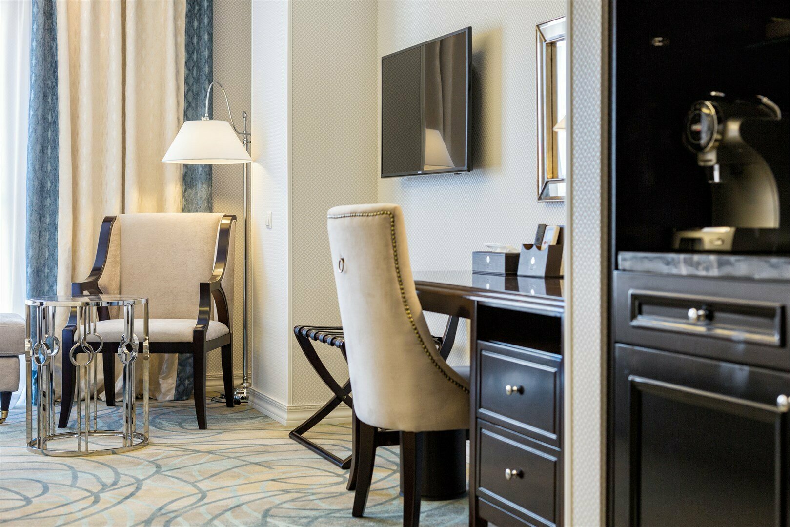 НОМЕР "КОМФОРТ" С КРОВАТЬЮ "QUEEN-SIZE"