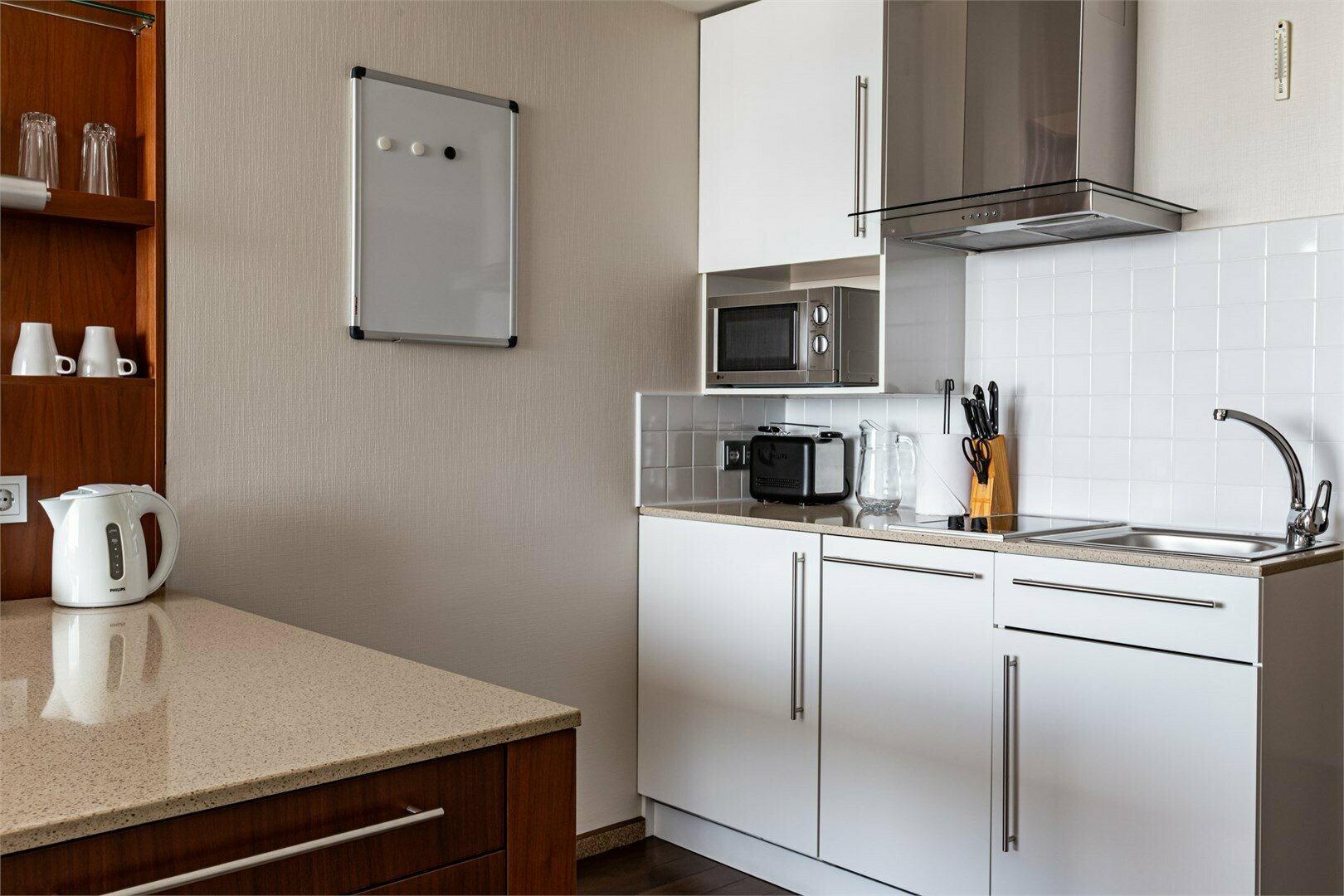 Номер-Студия с мини-кухней и одной большой кроватью