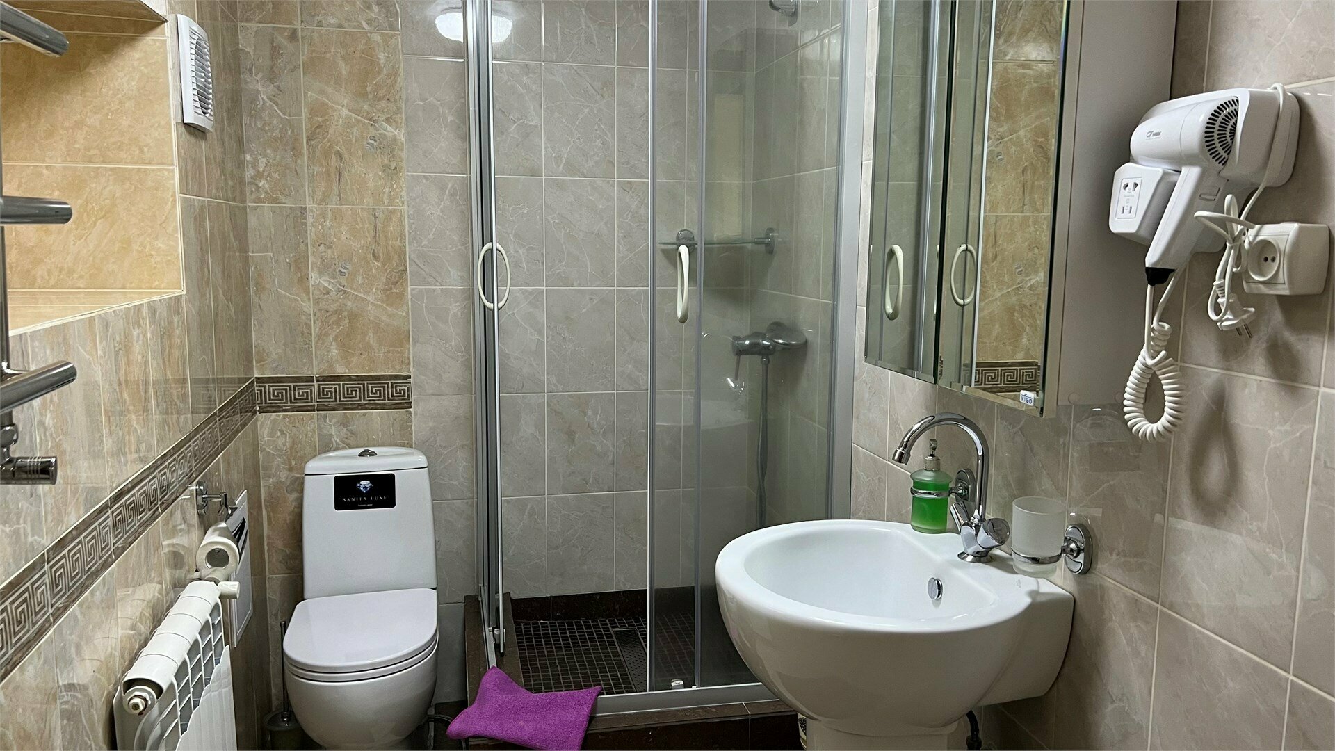 Стандарт двухместный с 1 двуспальной кроватью (Цокольный этаж)