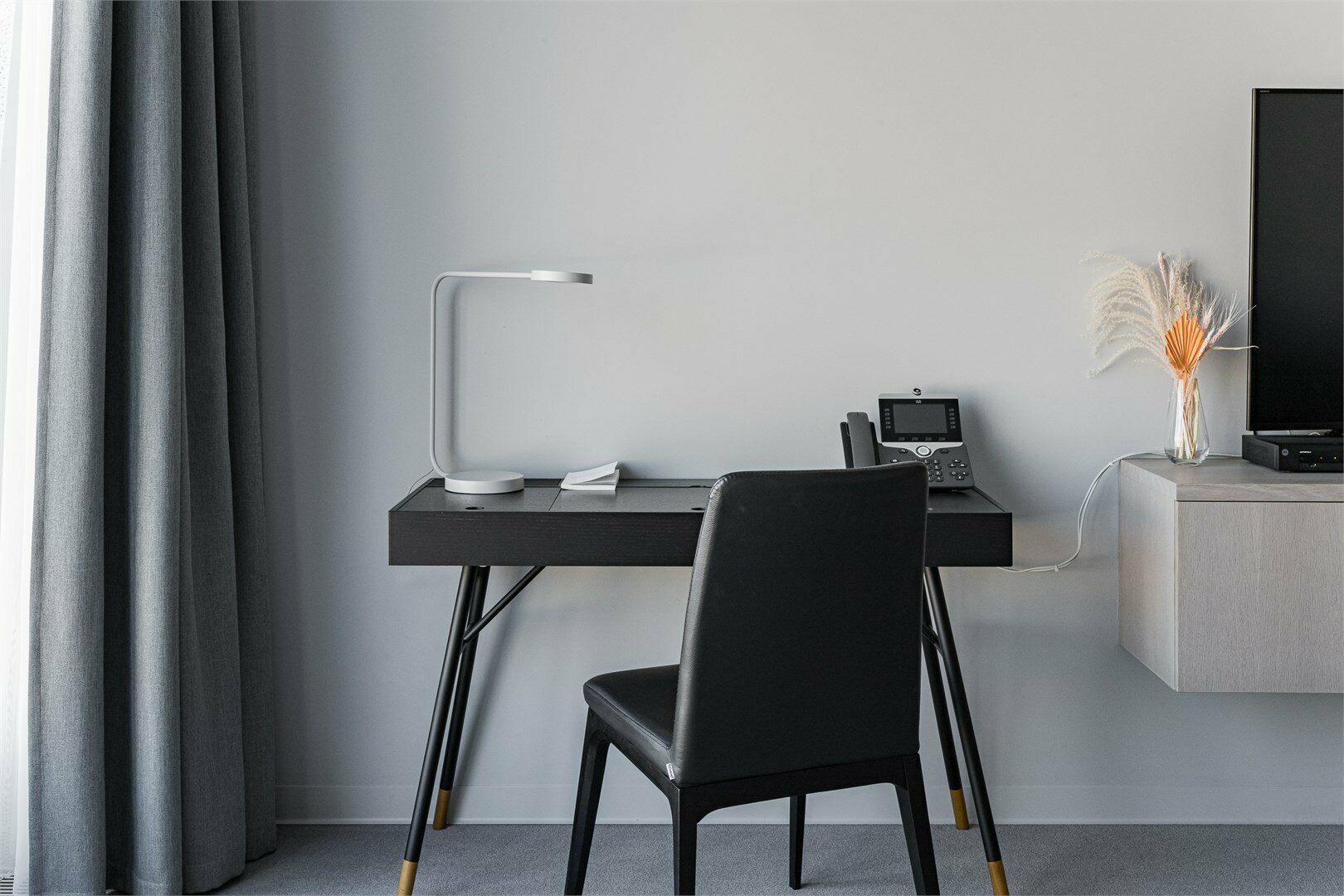 Стандарт с видом на пруд