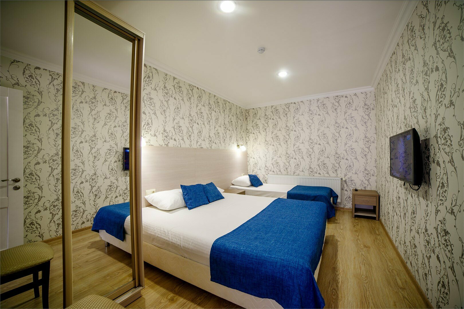 Апартаменты двухкомнатные с кухней и террасой