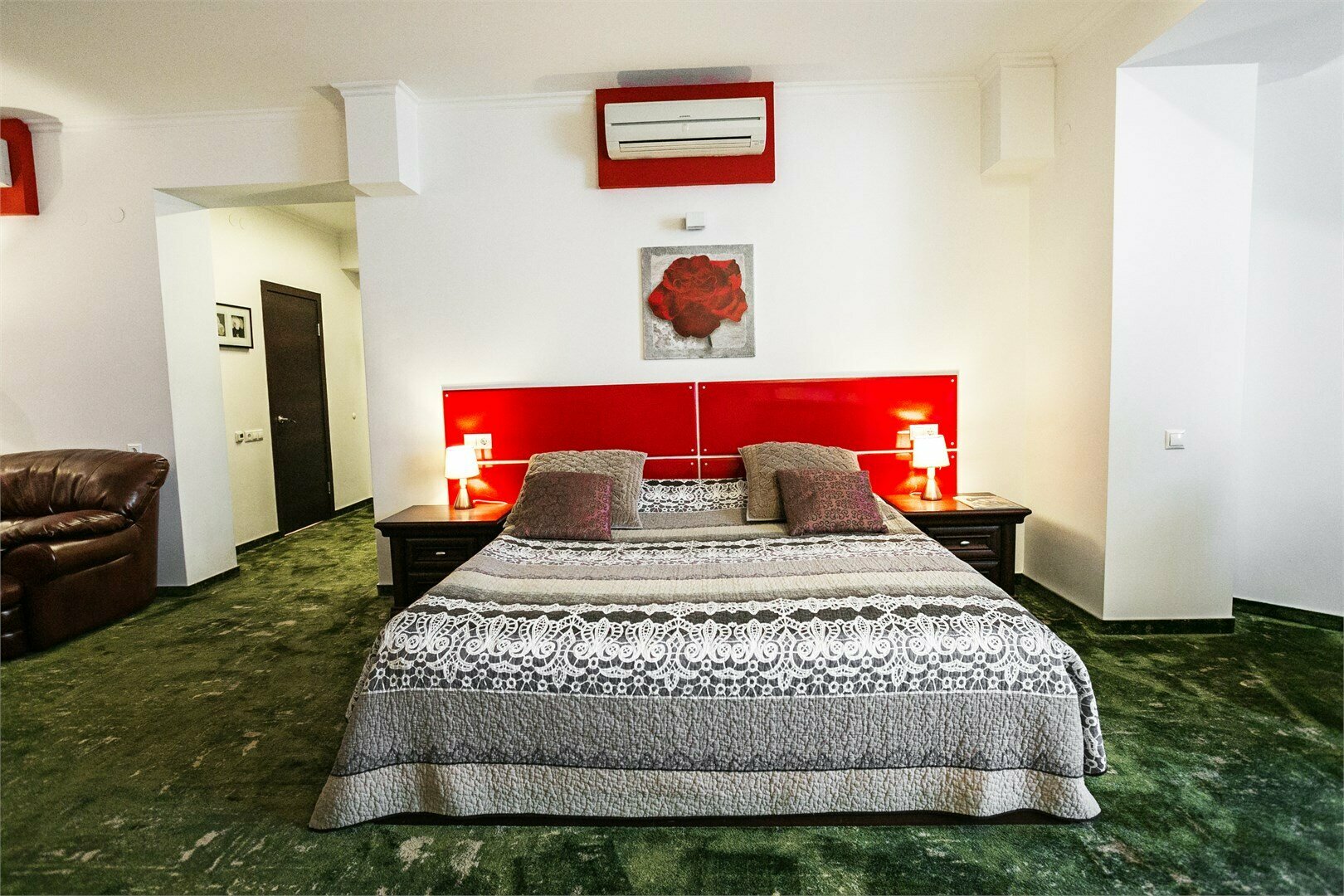 ДЕЛЮКС С ОДНОЙ КРОВАТЬЮ