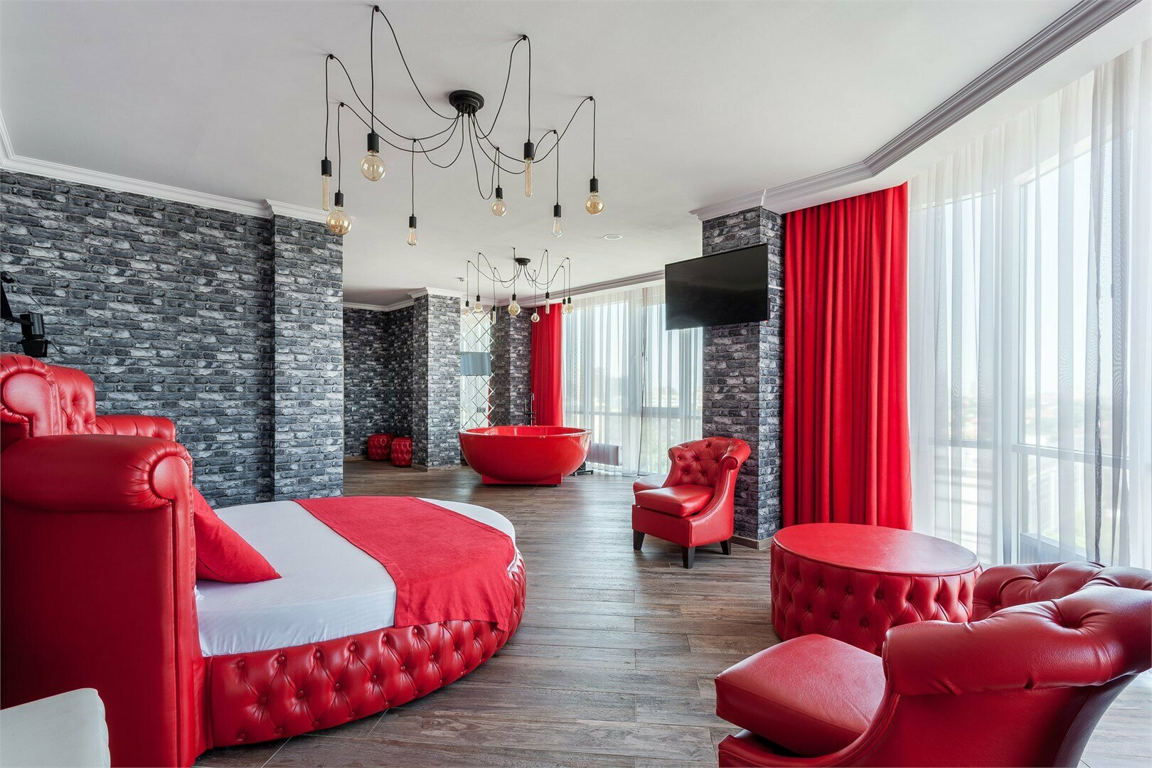 Люкс с джакузи (красный)