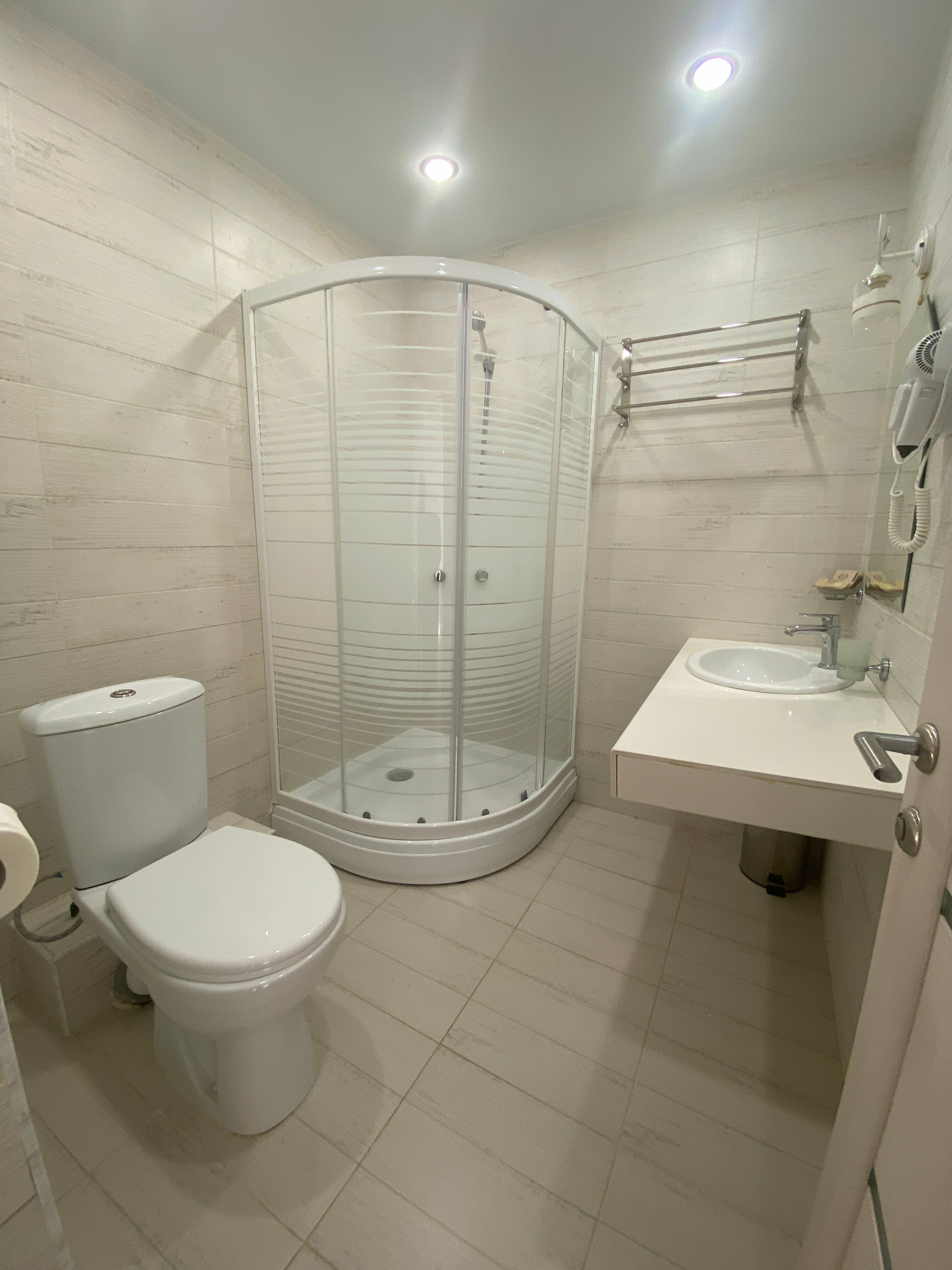 Студия 4-х местная с кухней и балконом.