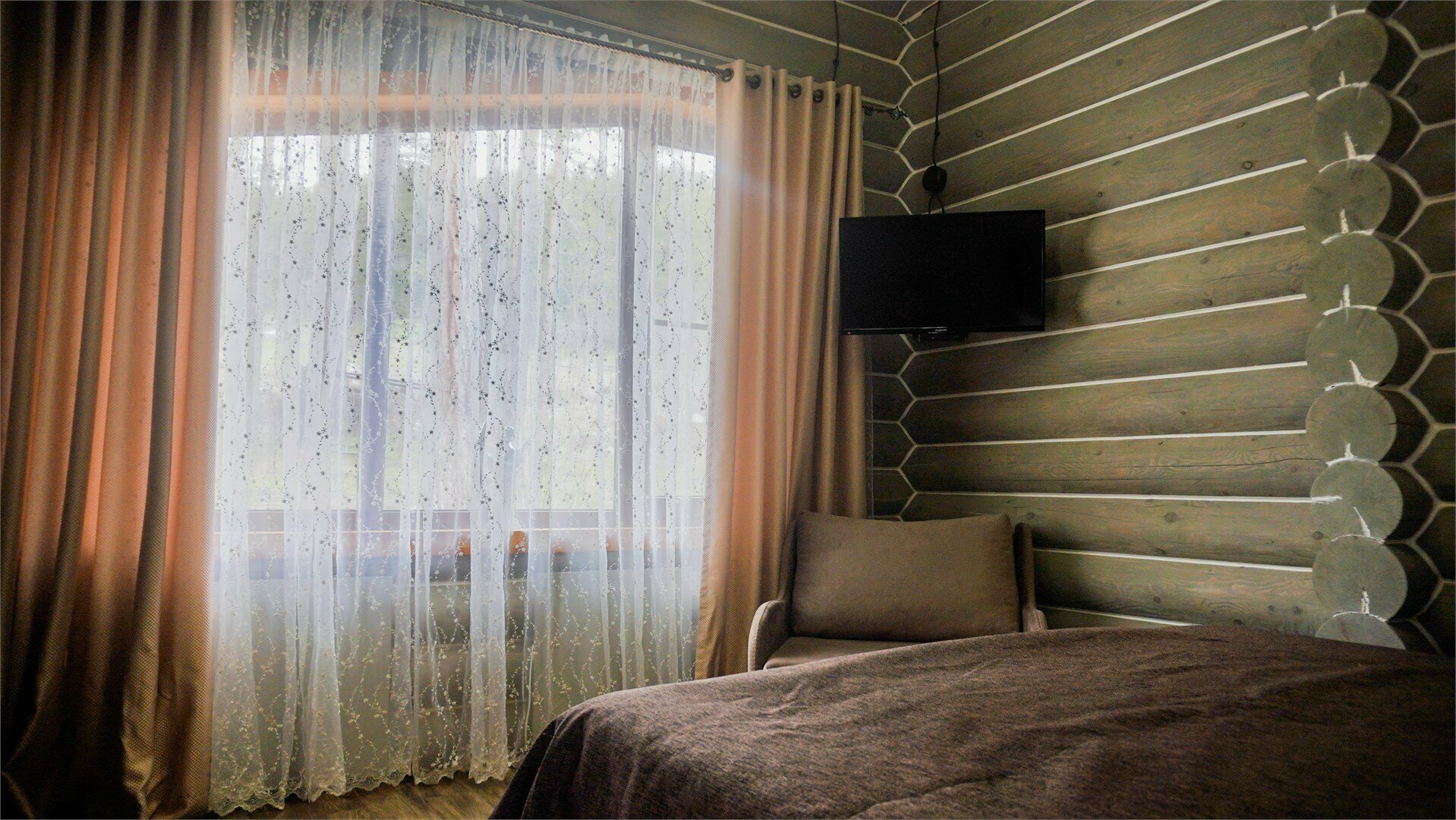 Шале с большой двухспальной кроватью