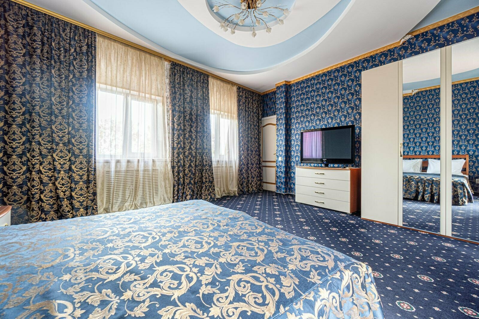 "Люкс" 106 с балконом и камином