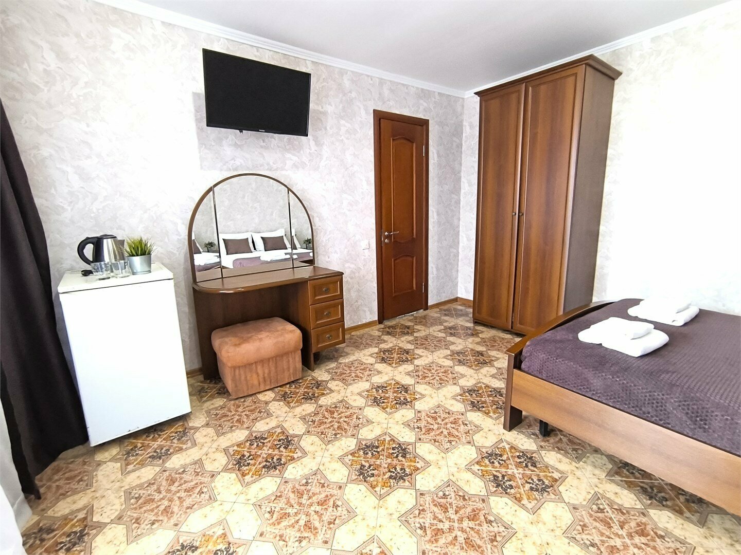 Четырехместный номер "Комфорт" с террасой и отдельным входом (1 этаж)