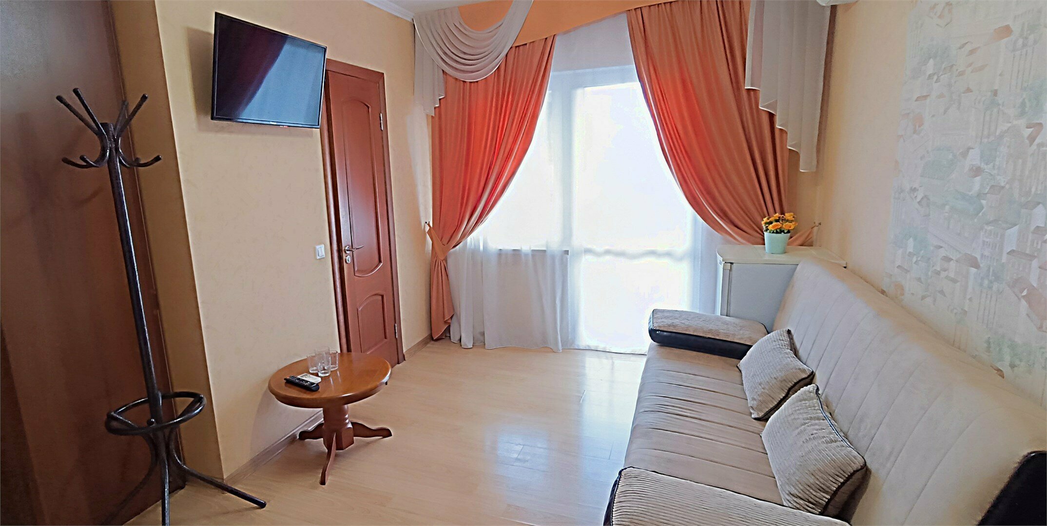 Двухкомнатный семейный номер на 6 человек с балконом