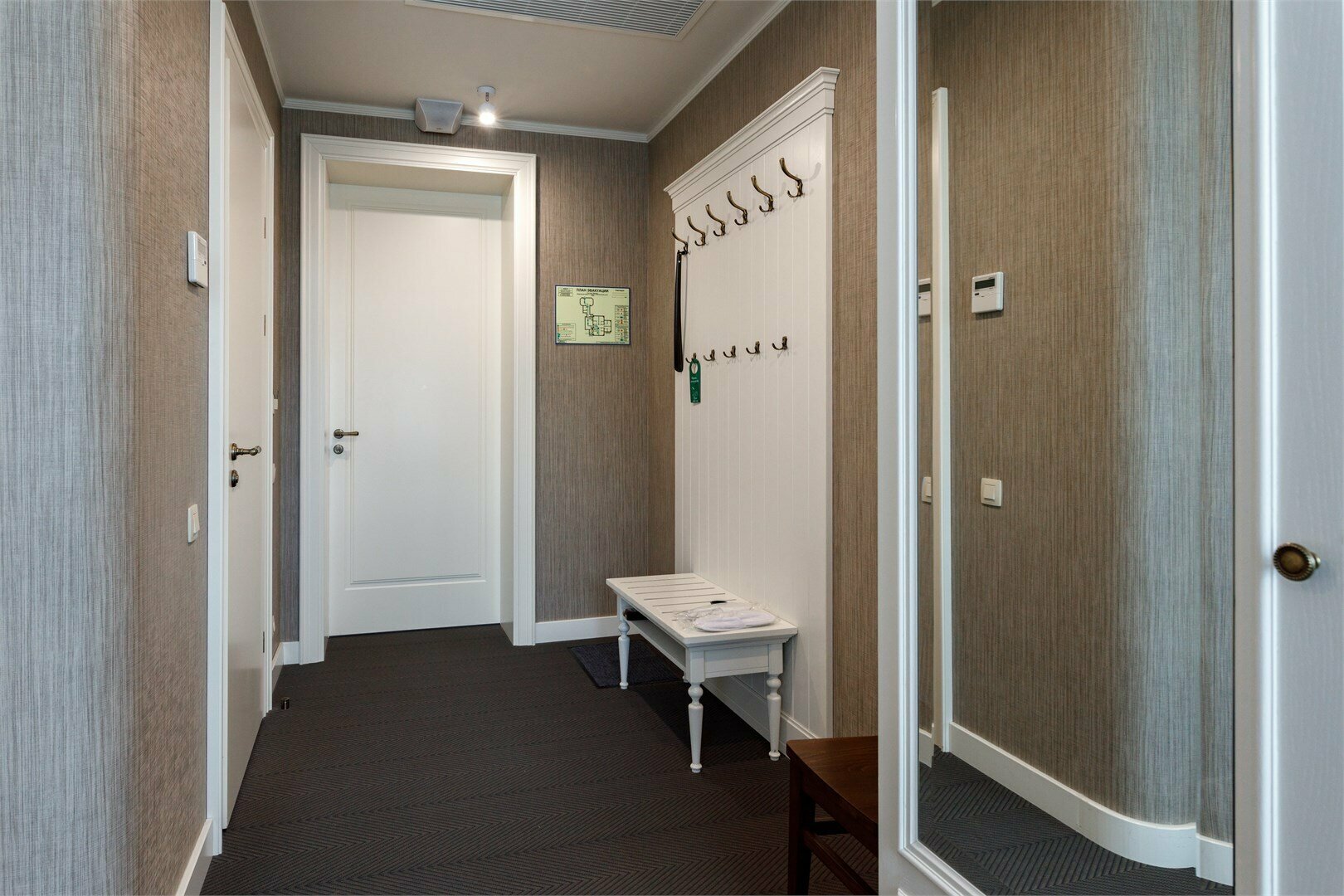 Двухместный номер с двуспальной или двумя односпальными кроватями