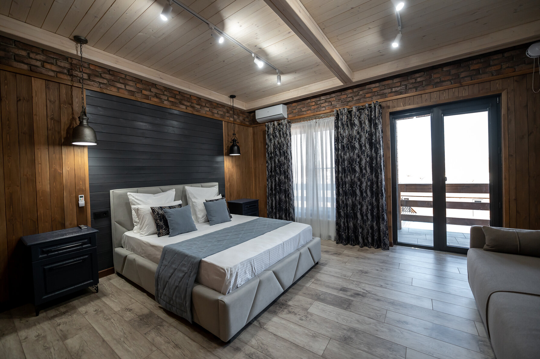 Дом двухэтажный с балконом, навесом, мангалом, подогреваемый бассейн включен в стоимость проживания