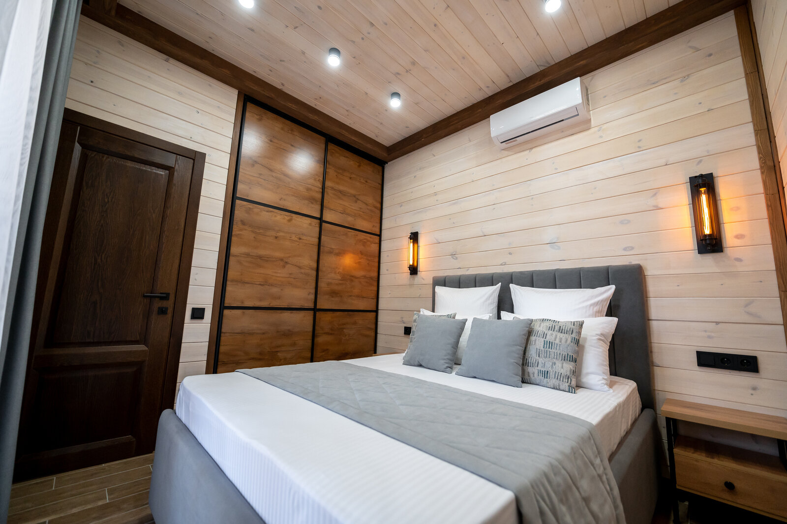 Дом  с террасой, навесом, мангалом, бассейн включен в стоимость проживания