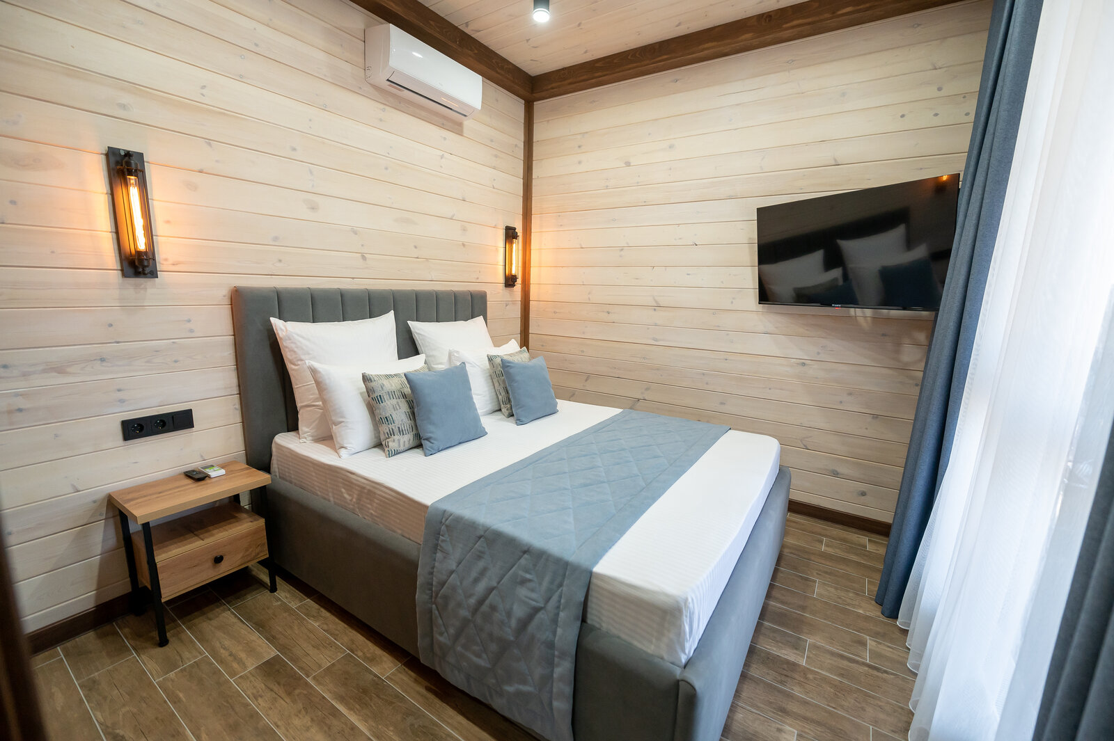 Дом с террасой, навесом, мангалом, чаном (оплачивается отдельно), панорама на горы, бассейн включен в стоимость проживания