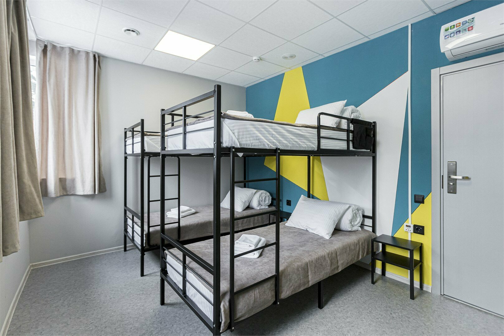 Кровать в общем номере с 4 кроватями