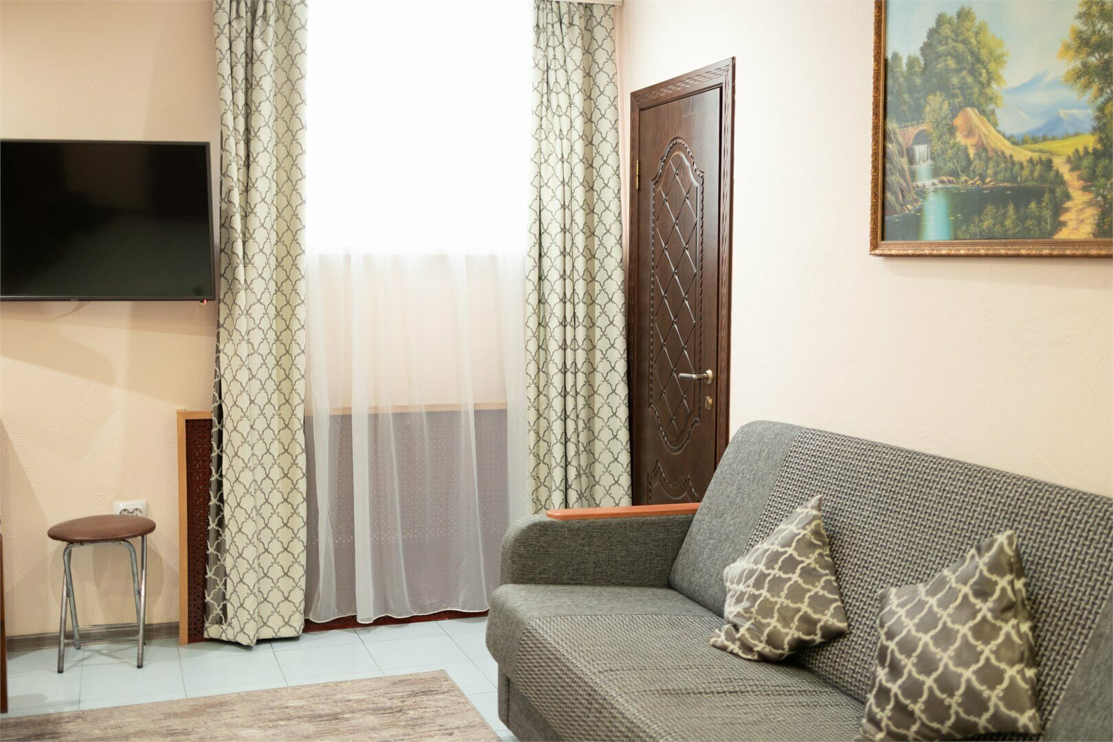 Первая категория-стандартный трехместный номер