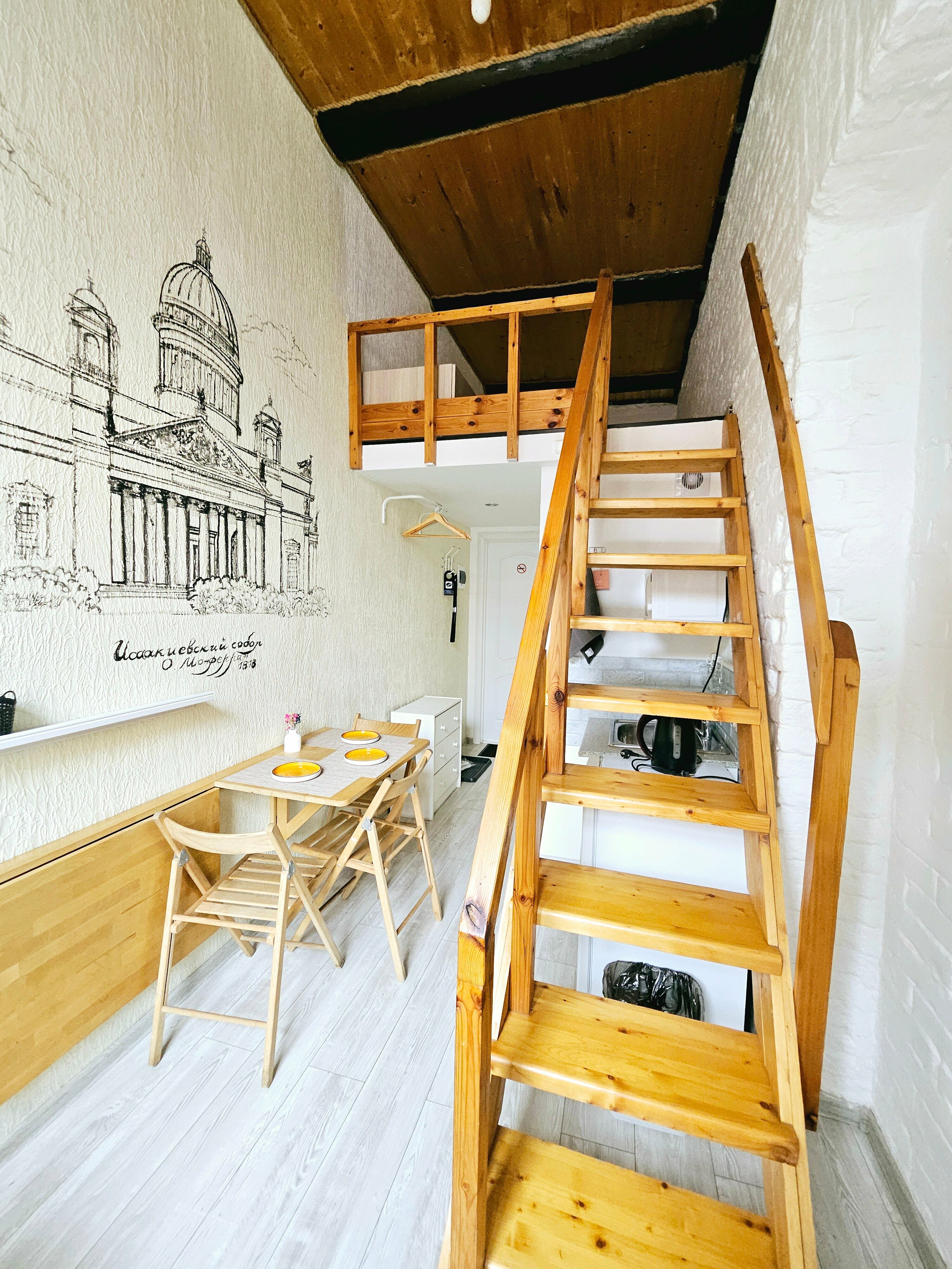 Двухуровневая студия для 3 гостей у Невского проспекта