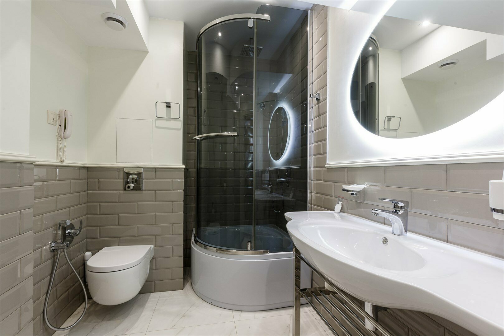 Джуниор Сюит