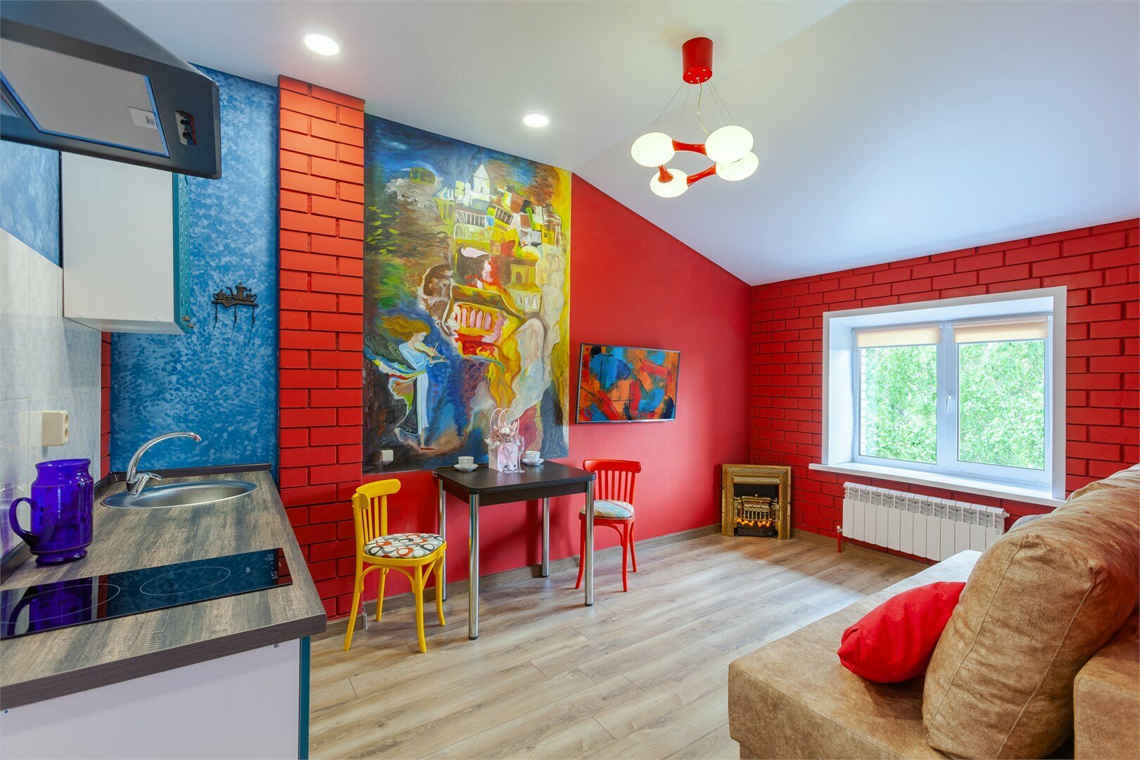 338- "Сказка" Апартаменты  студия+ спальня, с 1кроватью "King- size", диваном- кроватью, электро- камином и кухней. Новый 2 корпус, бесплатная стоянка