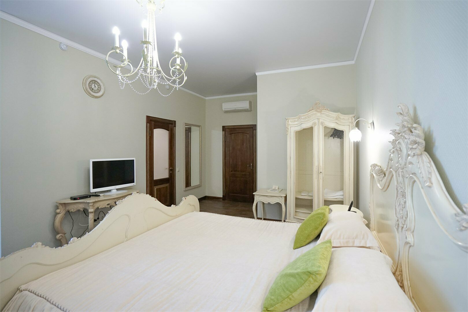 Улучшенный номер с кроватью размера «king-size» или 2 отдельными кроватями