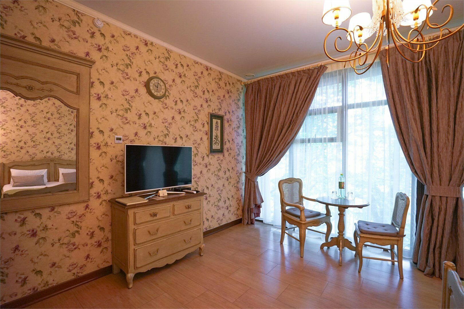 Двухместный номер с 1 кроватью или 2 отдельными кроватями и дополнительной кроватью