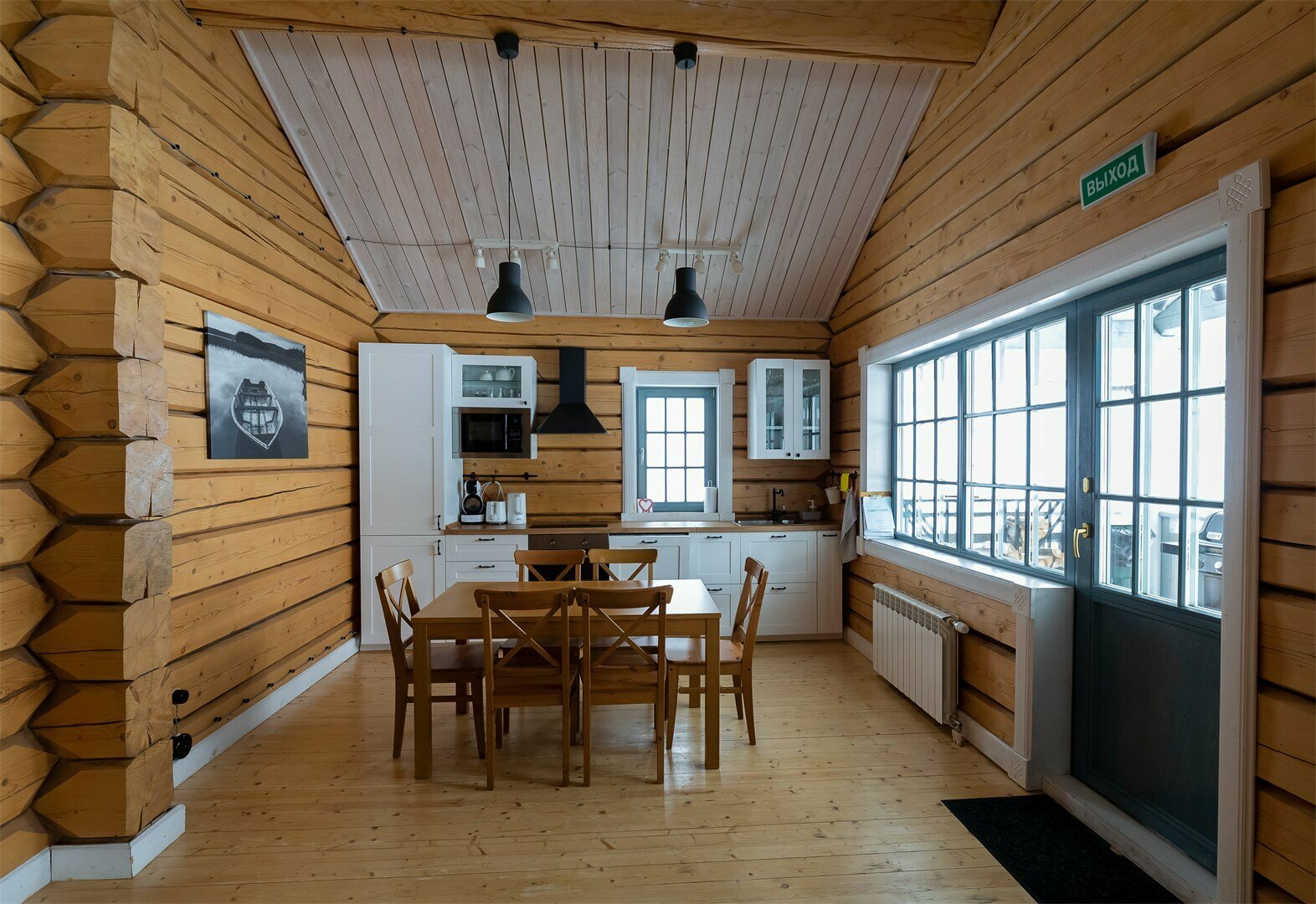 Синий дом с видом на озеро и возможностью купели на дровах