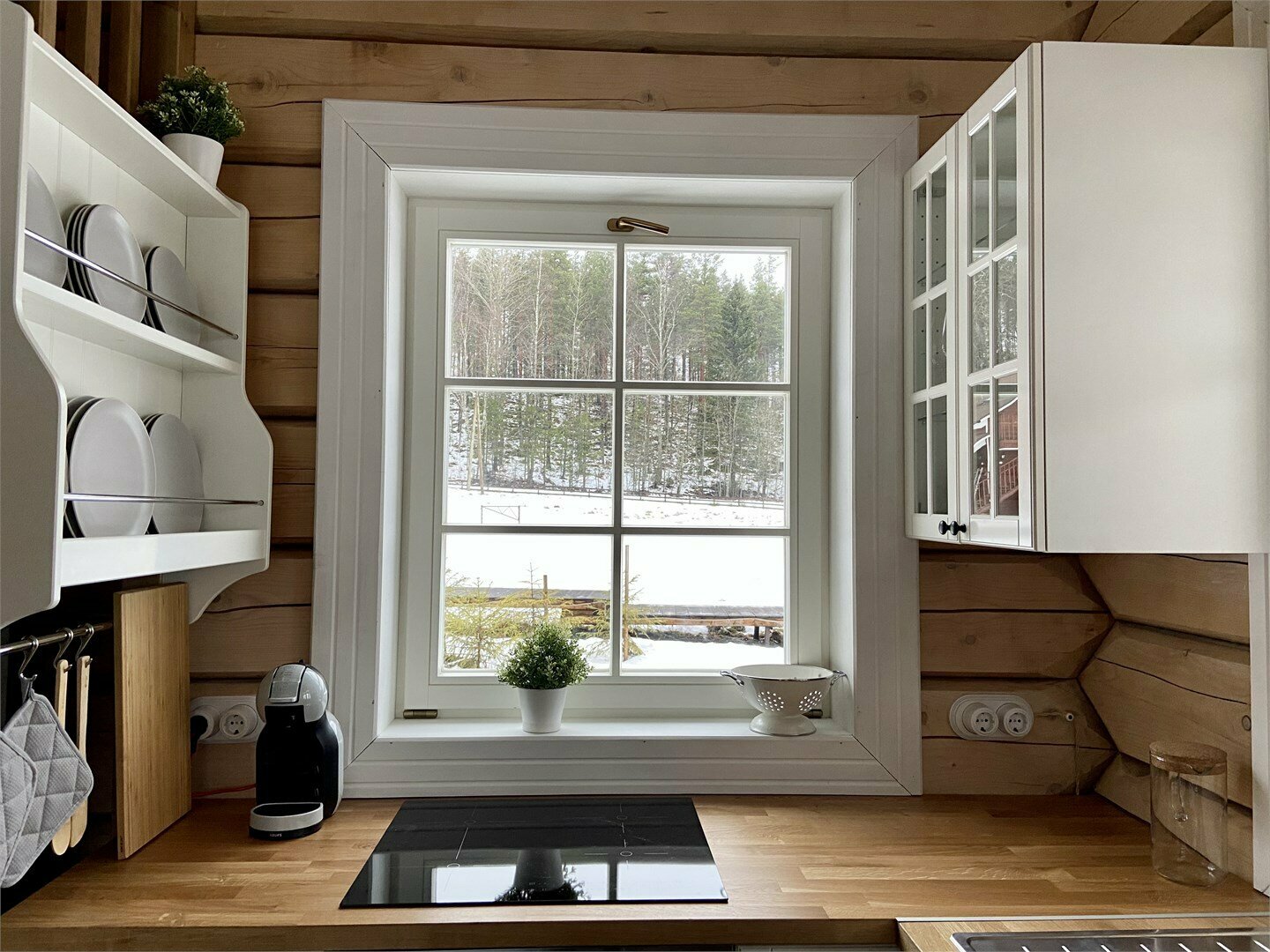 Коричневый дом с видом на озеро и возможностью купели на дровах