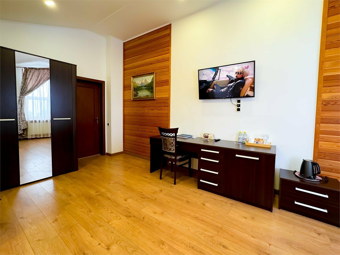 ЛЮКС С БАЛКОНОМ И ВИДОМ НА ОЗЕРО