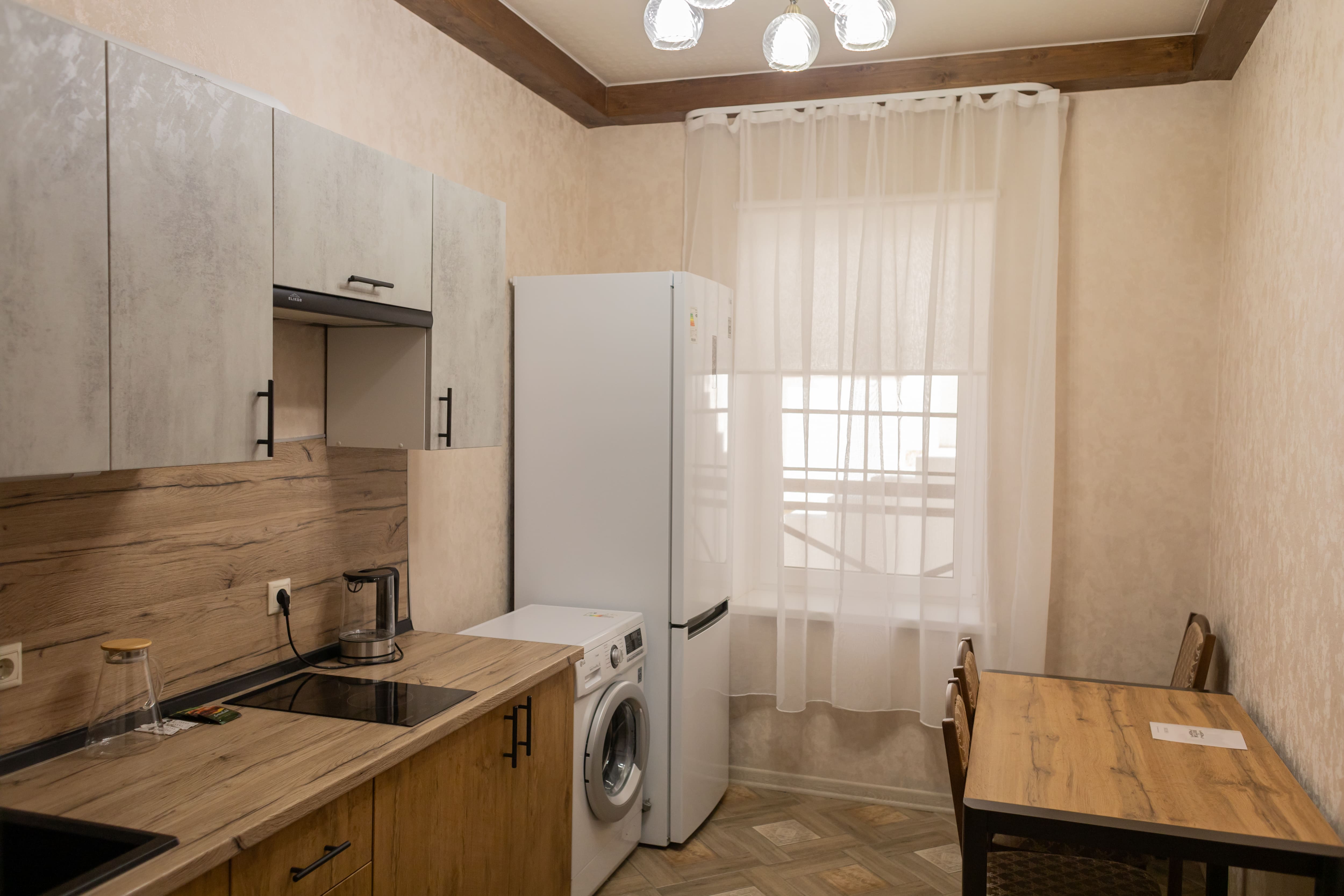 Полулюкс с кухней, балконом, вид на двор, (1 этаж), до 2-х гостей