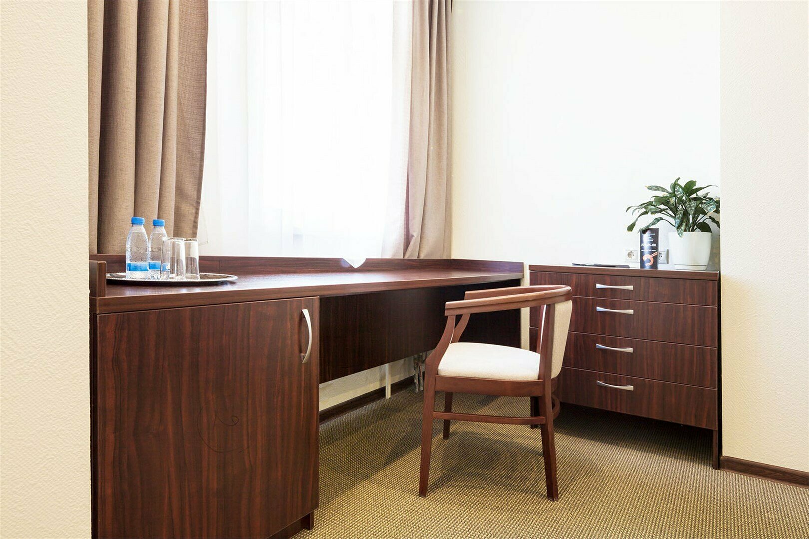 Одноместный Улучшенный с одной двуспальной кроватью (30м2)