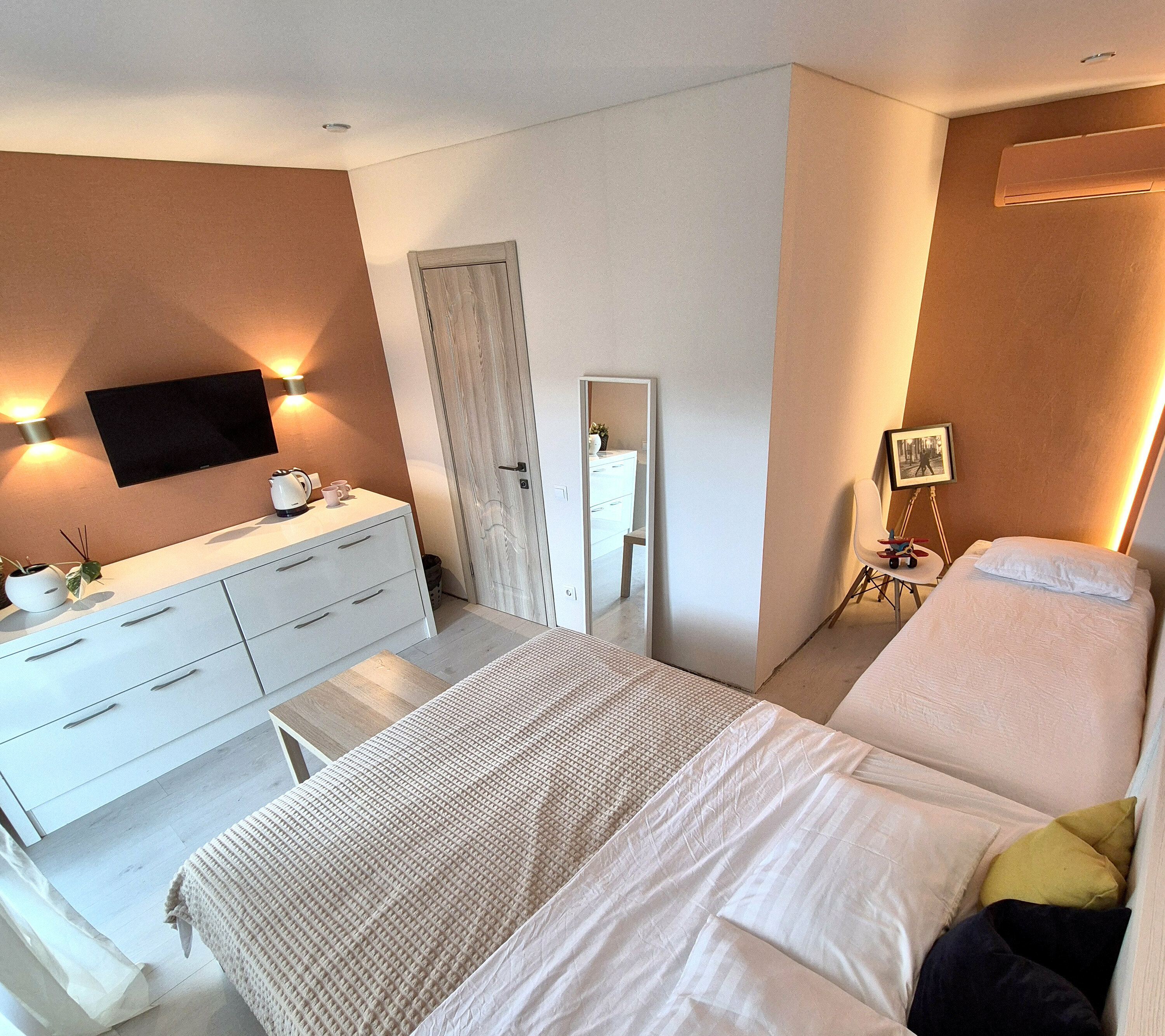 Улучшенный трехместный номер с видом на море