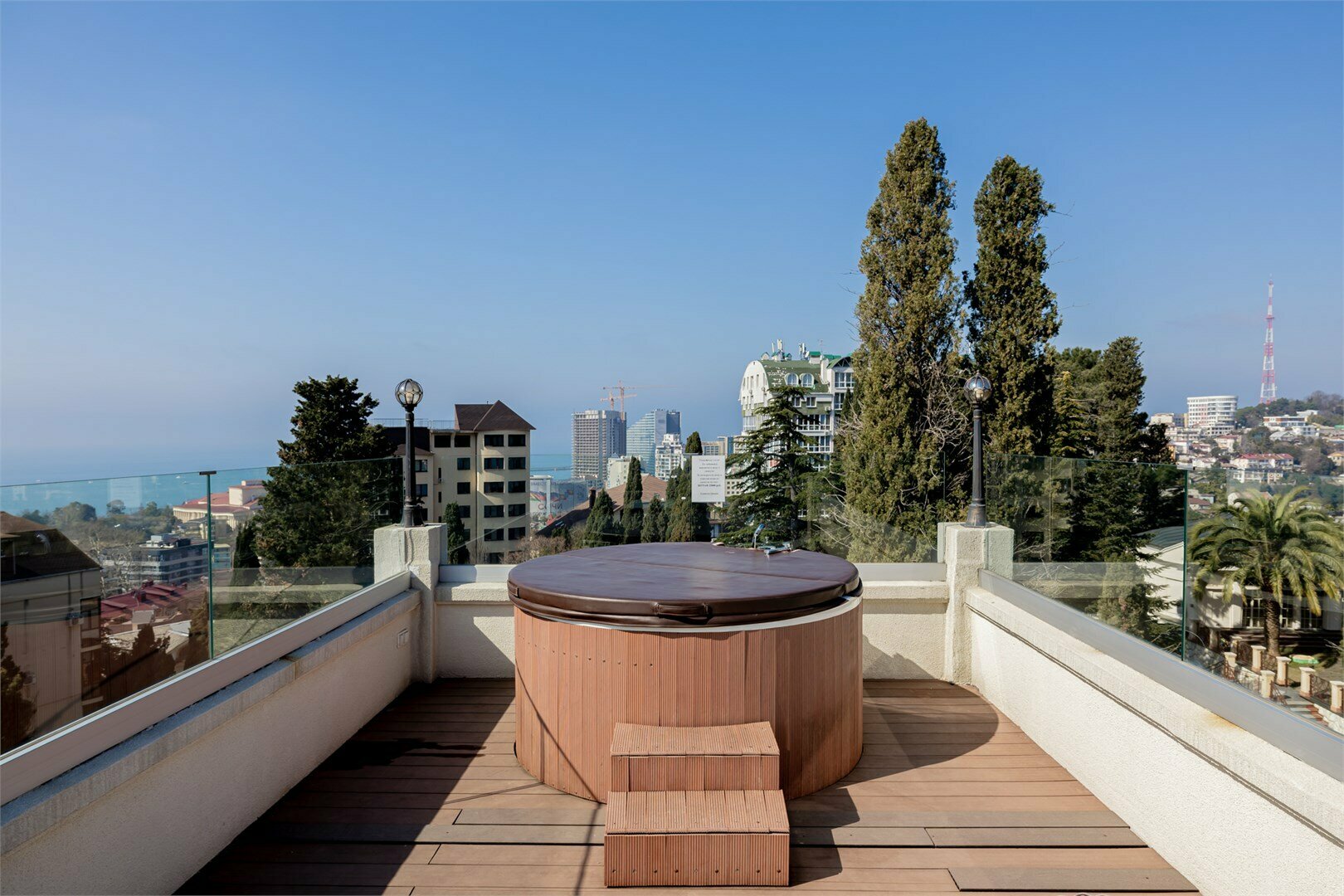 Студио с панорамным видом с террасой и джакузи