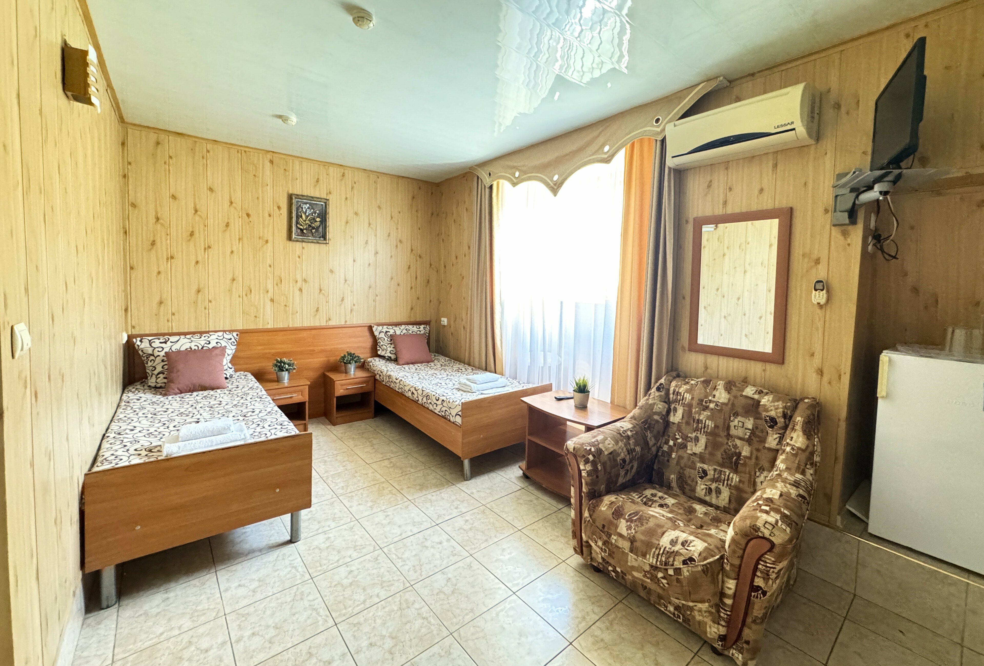 Двухместный бюджетный номер с раздельными кроватями (4 этаж)