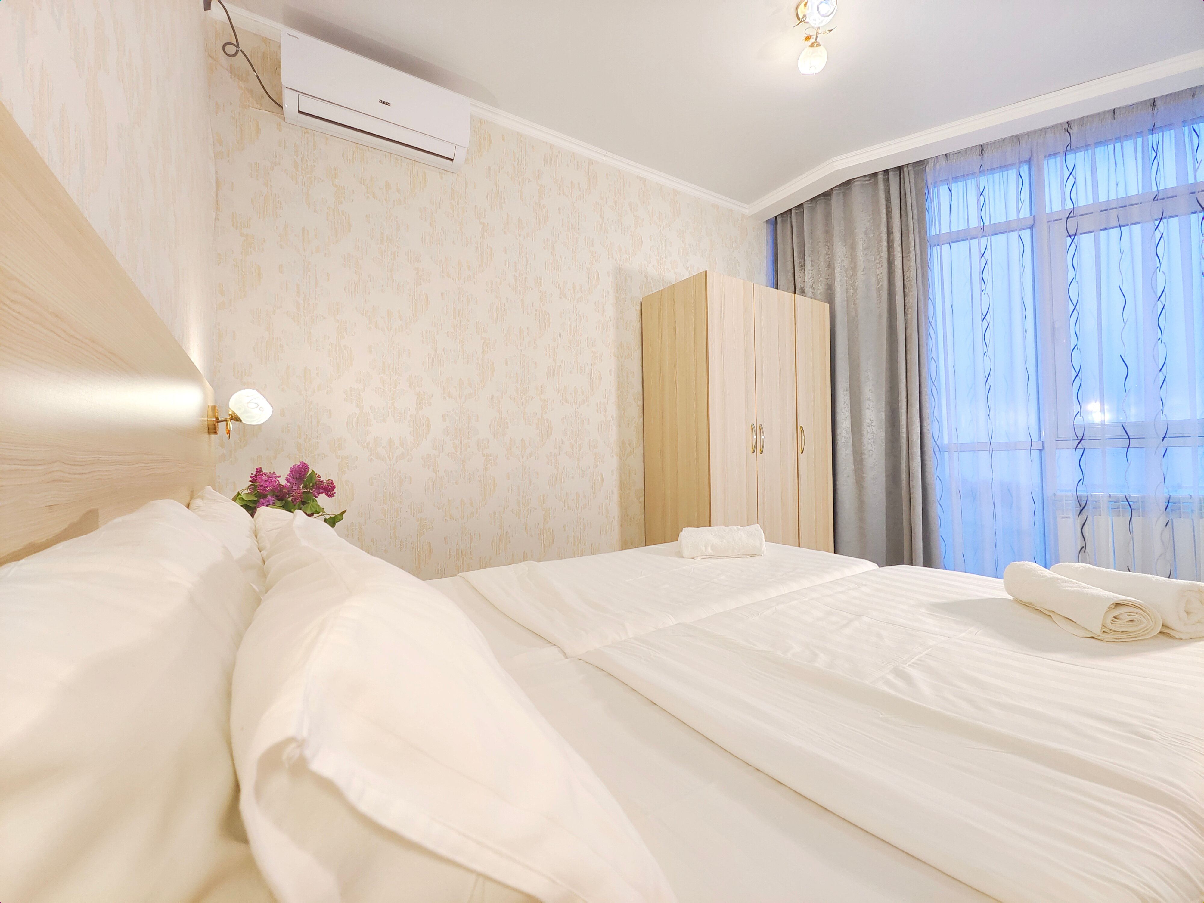 Апартаменты 4х комнатные 8ми местные с видом на территорию