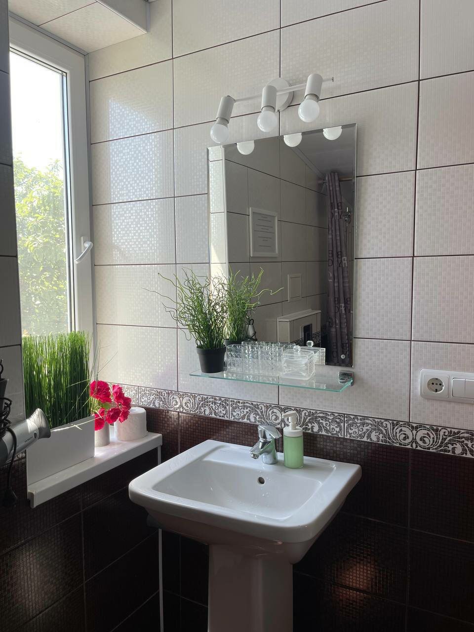 Одноместный номер эконом с удобствами на этаже и вентилятором