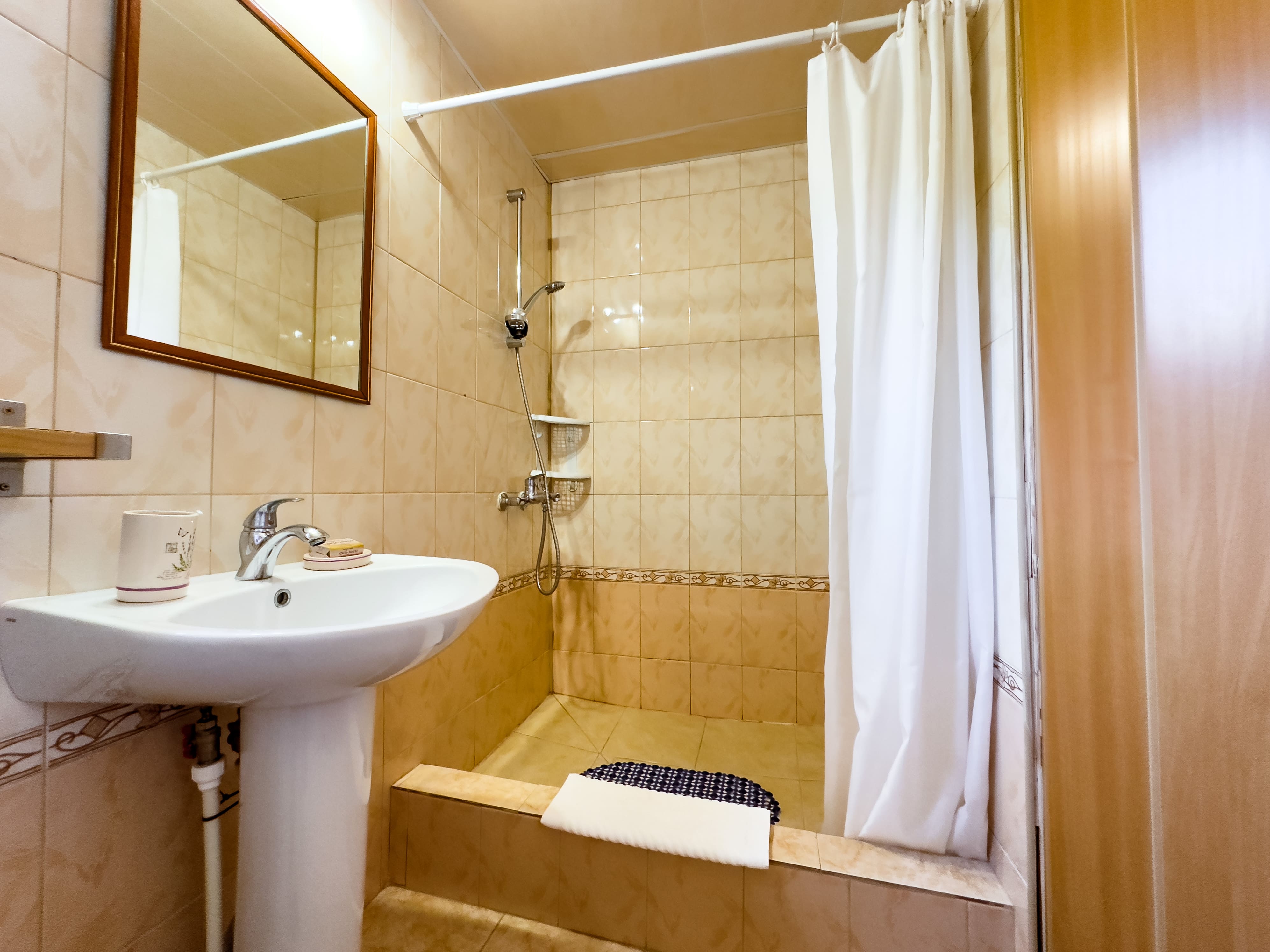 Финский домик 4-х местный 2-х комнатный с кухней-гостиной