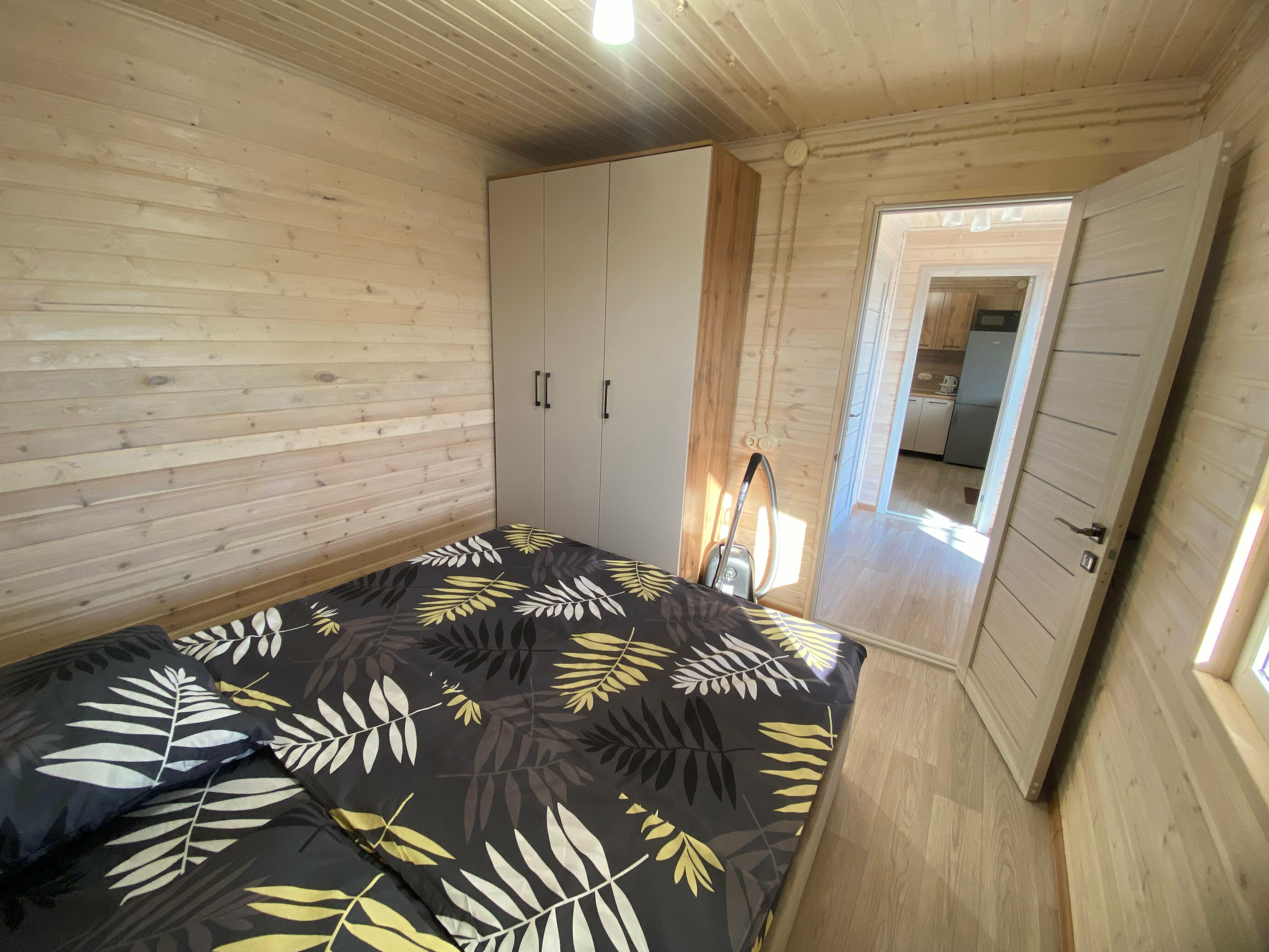 Двухместный номер с двуспальной кроватью и дополнительной кроватью