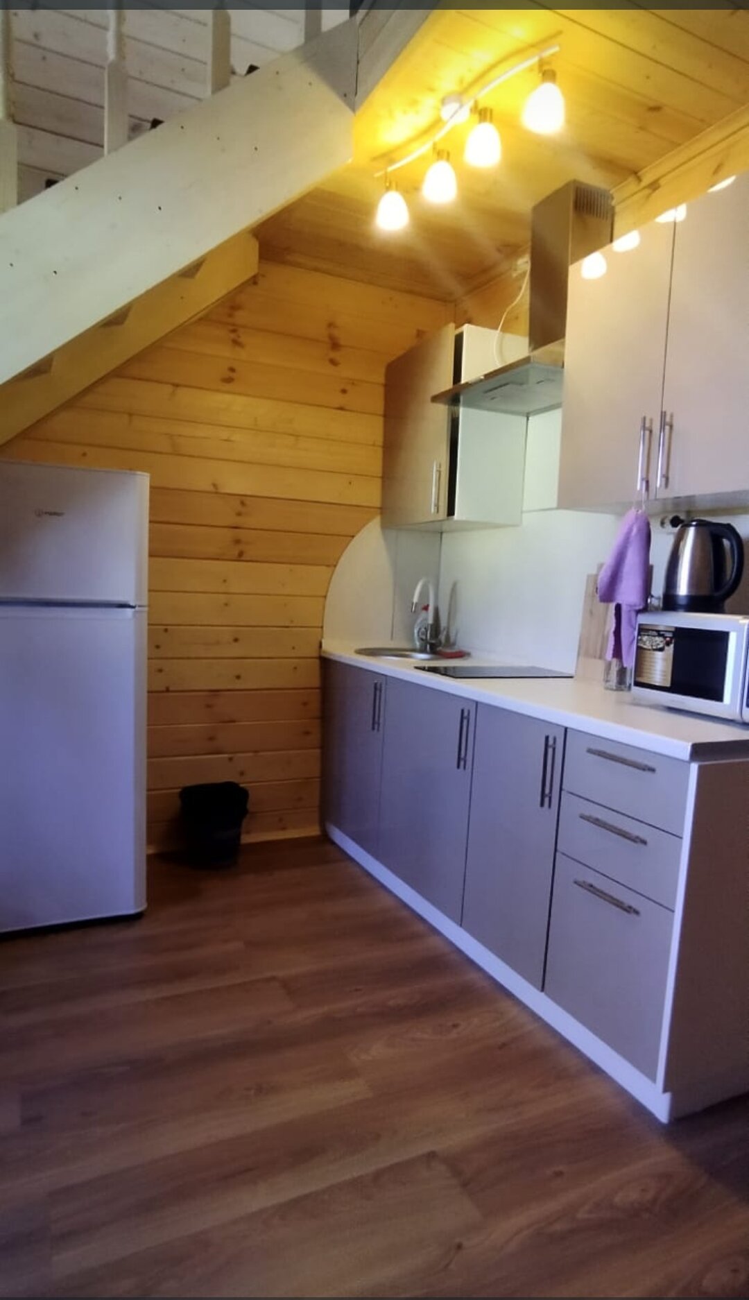 Деревянный коттедж (половина 4П), 2 этажа на 3 человека