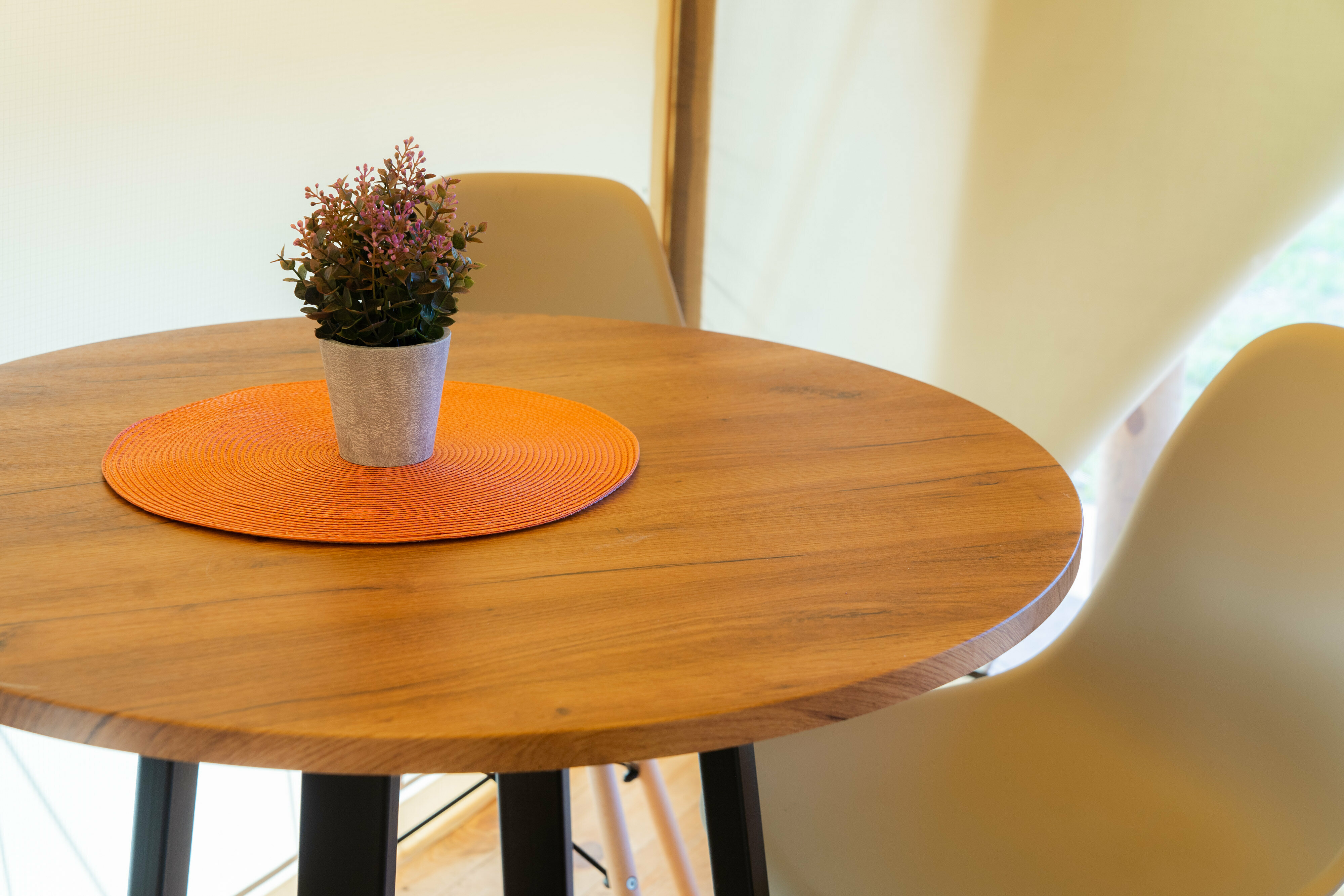 Четырёхместный номер с красивым видом на озеро