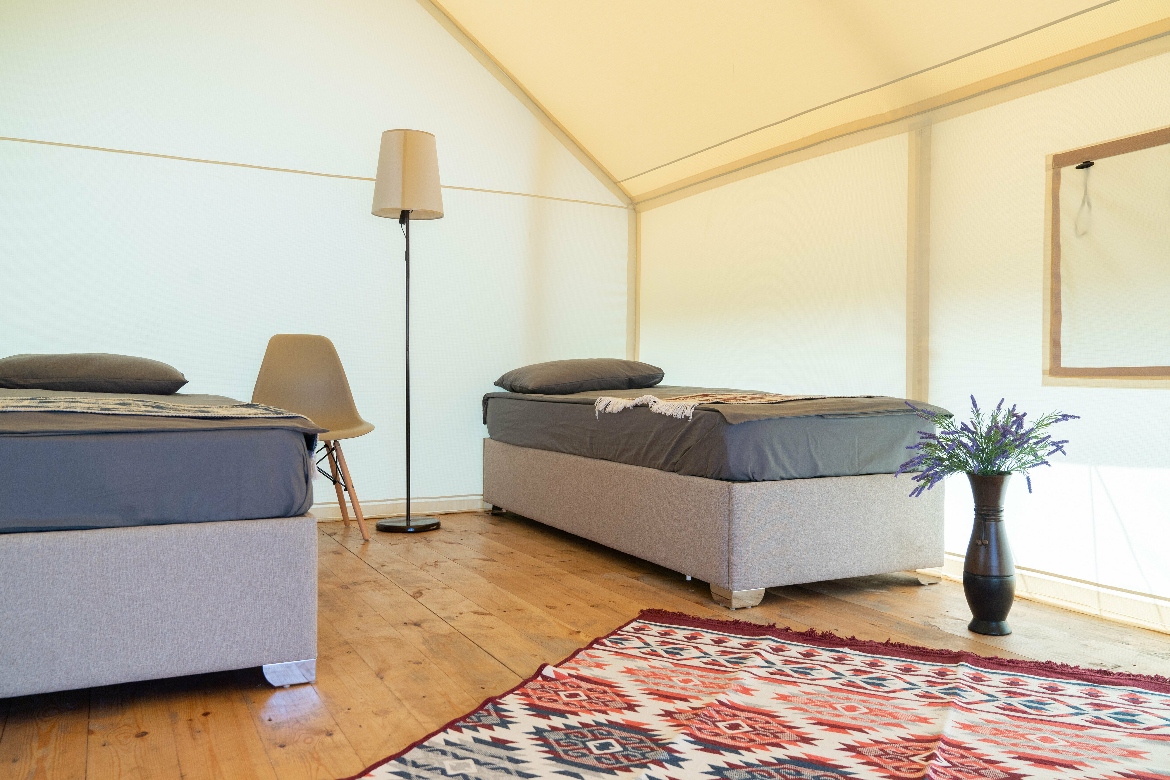 Четырёхместный номер с красивым видом на озеро