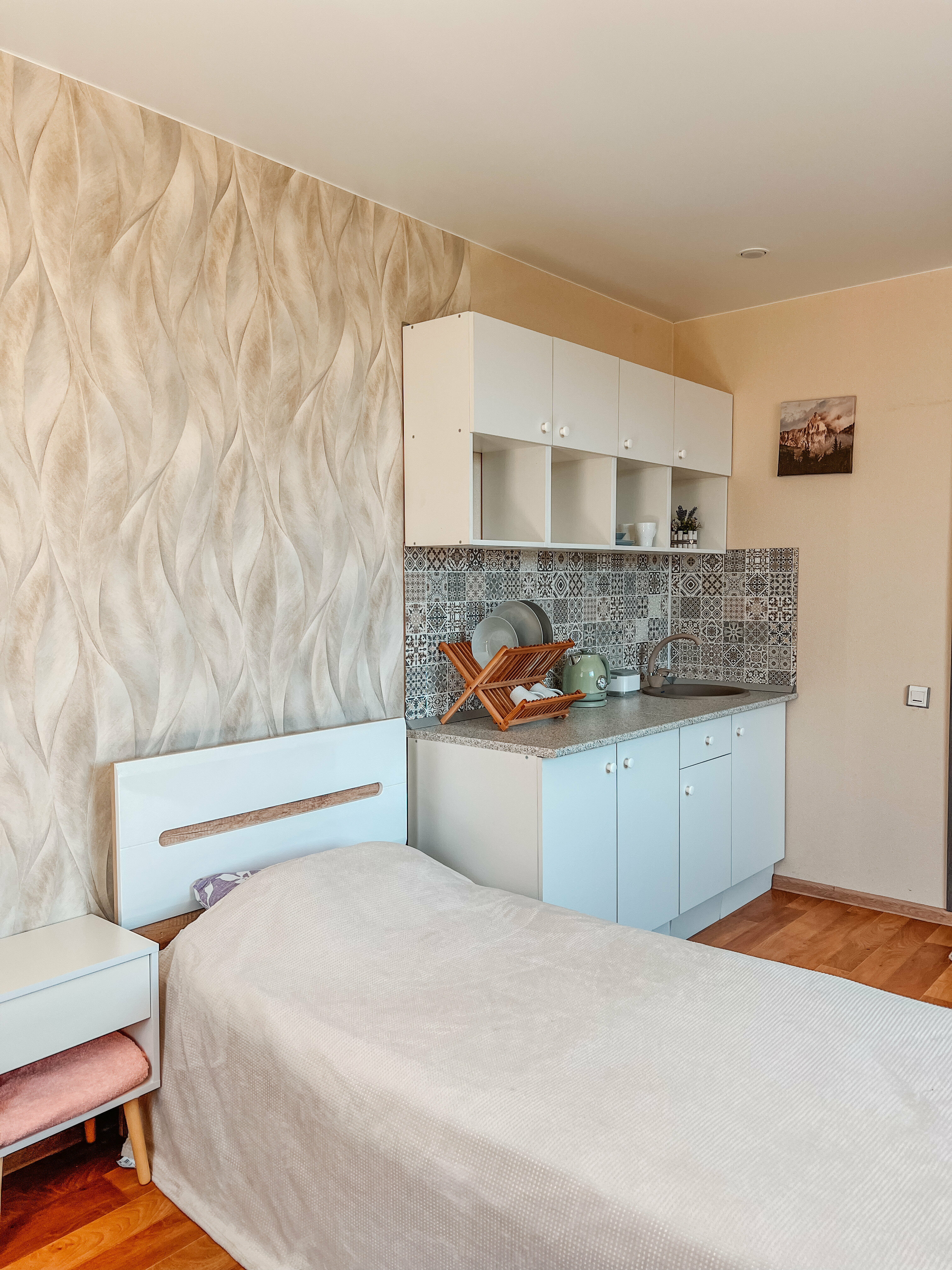 Двухместный номер с 2 отдельными кроватями и общим туалетом