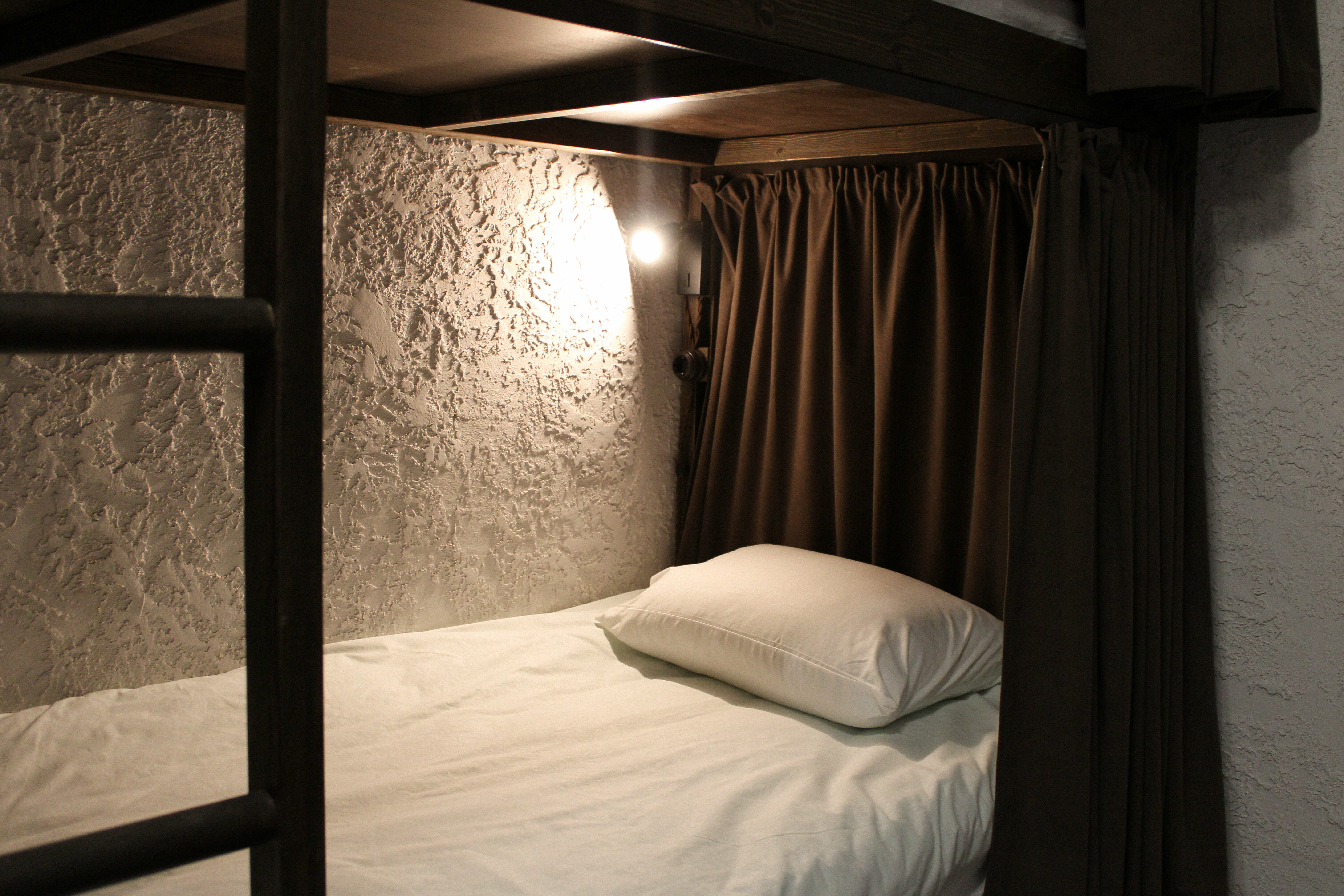 Общий номер для мужчин и женщин с 8 кроватями