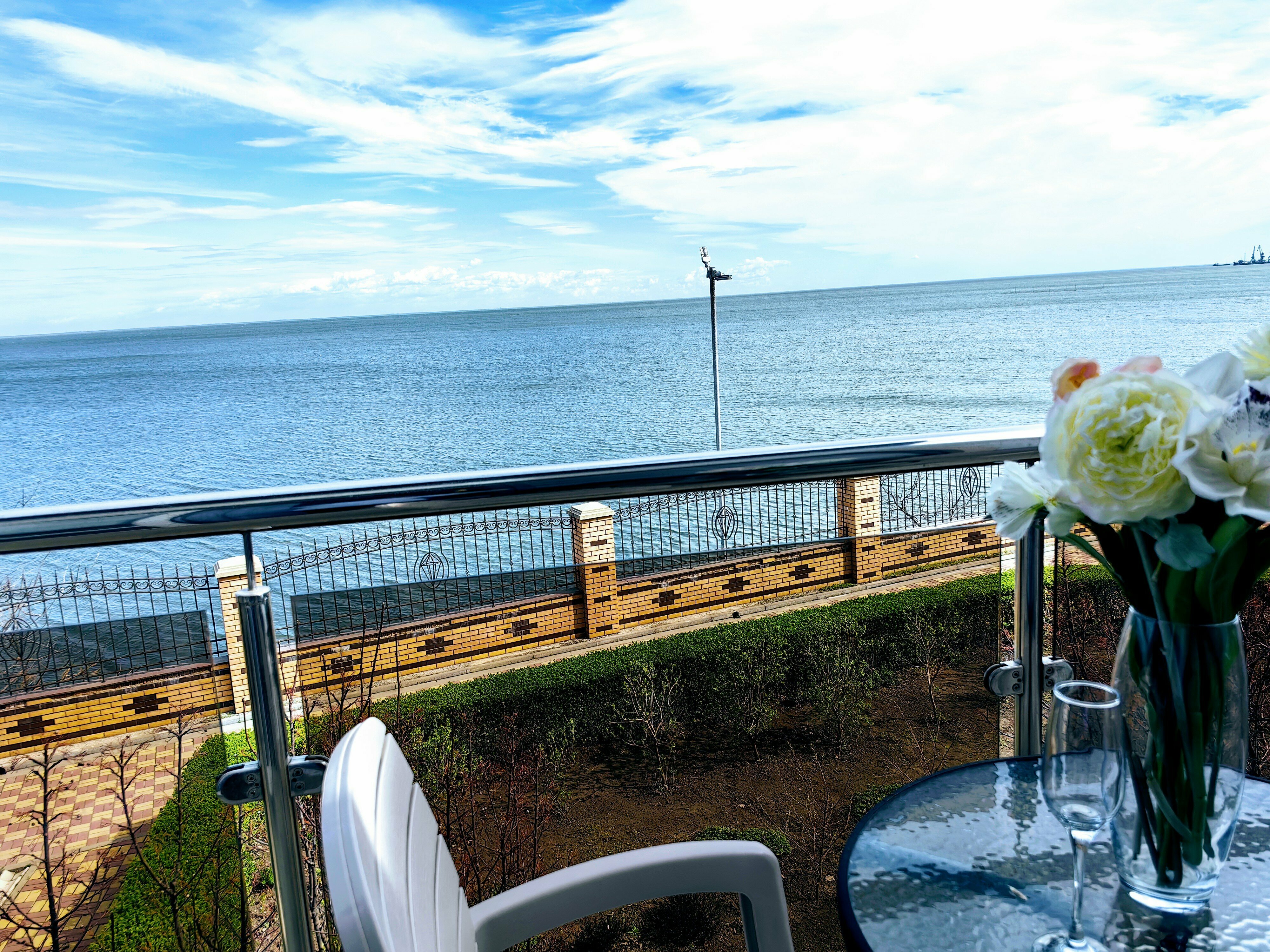 Семейный номер с видом на море