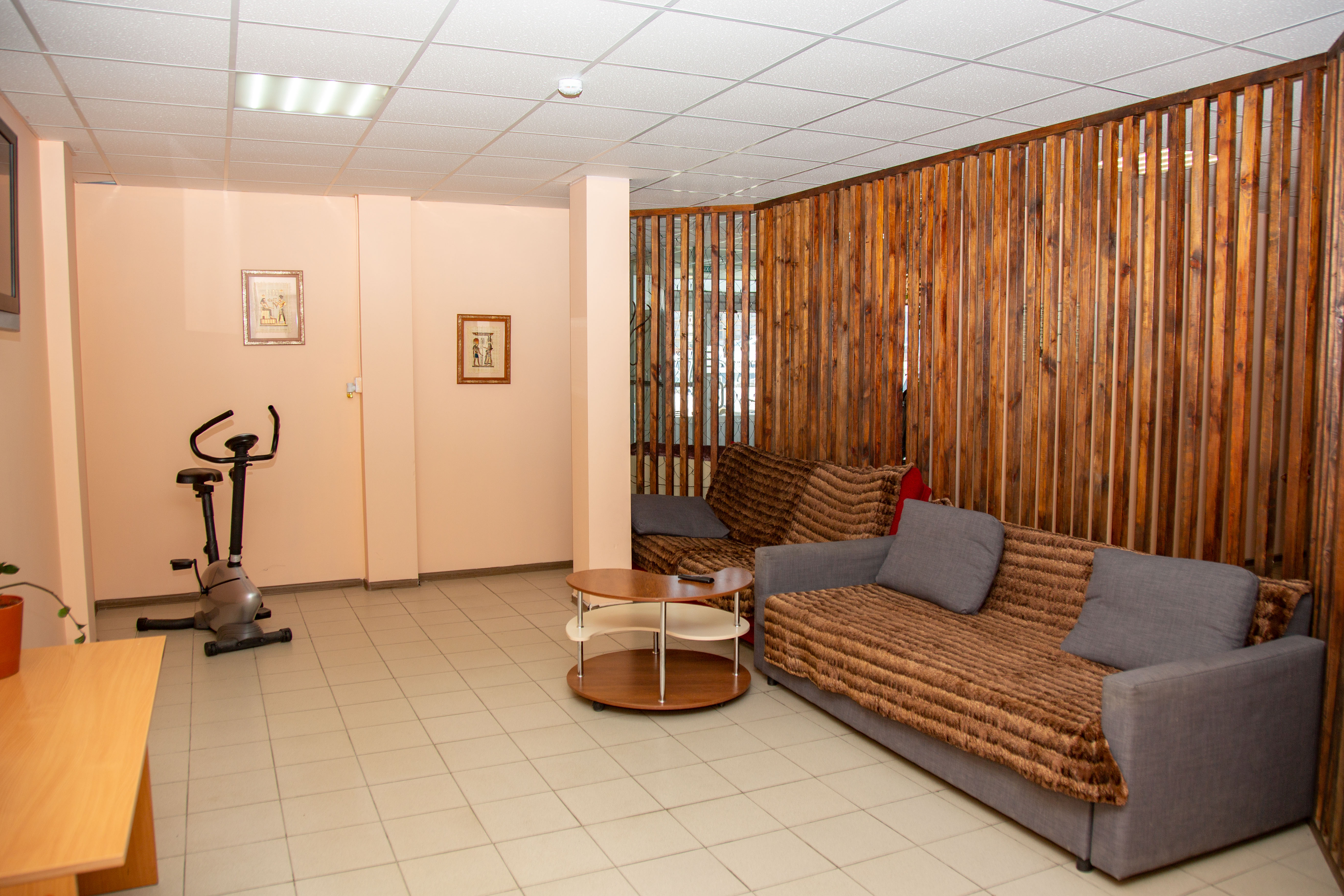 Кровать в общем 4-местном номере для мужчин и женщин