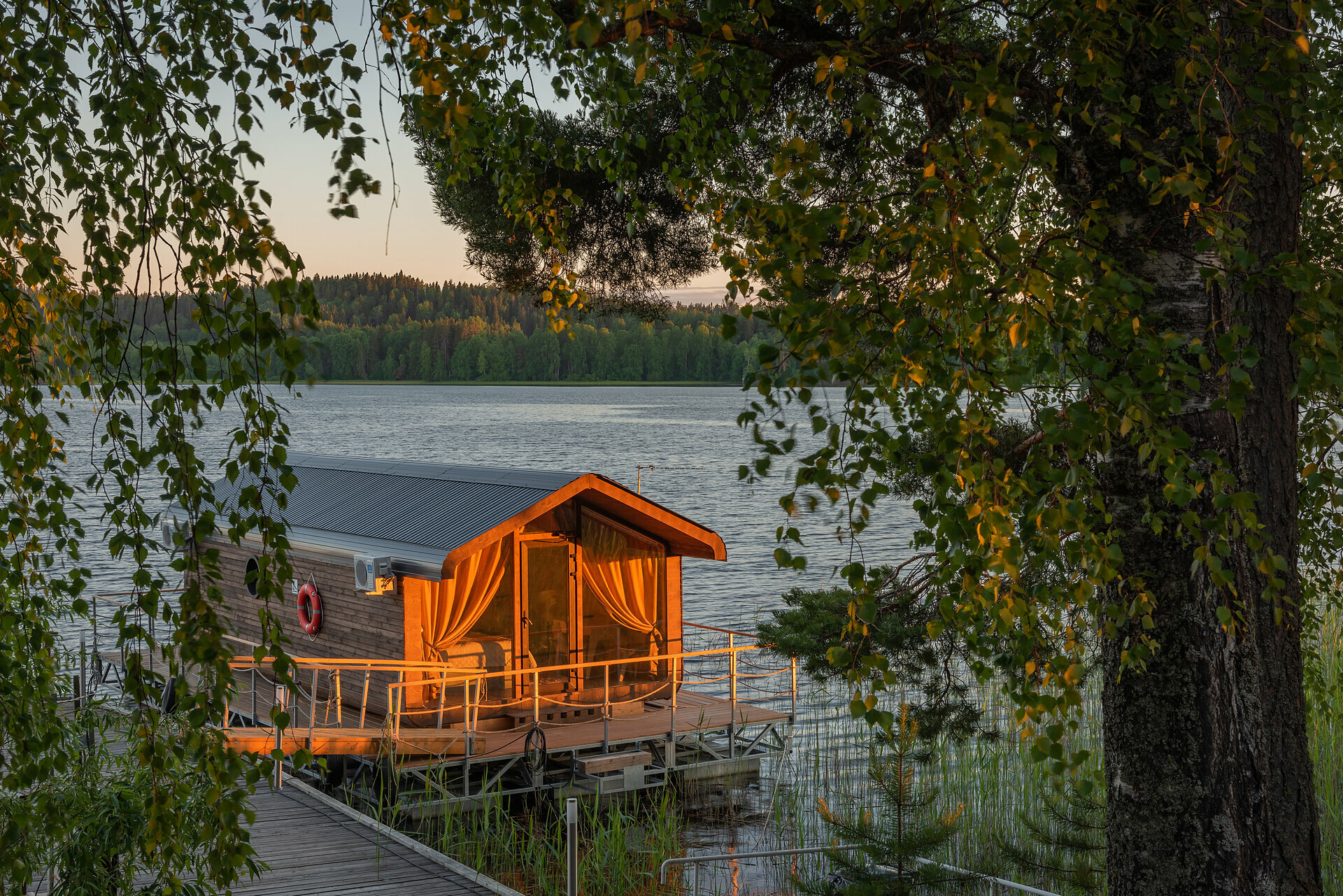 Хаусбот на воде двухкомнатный
