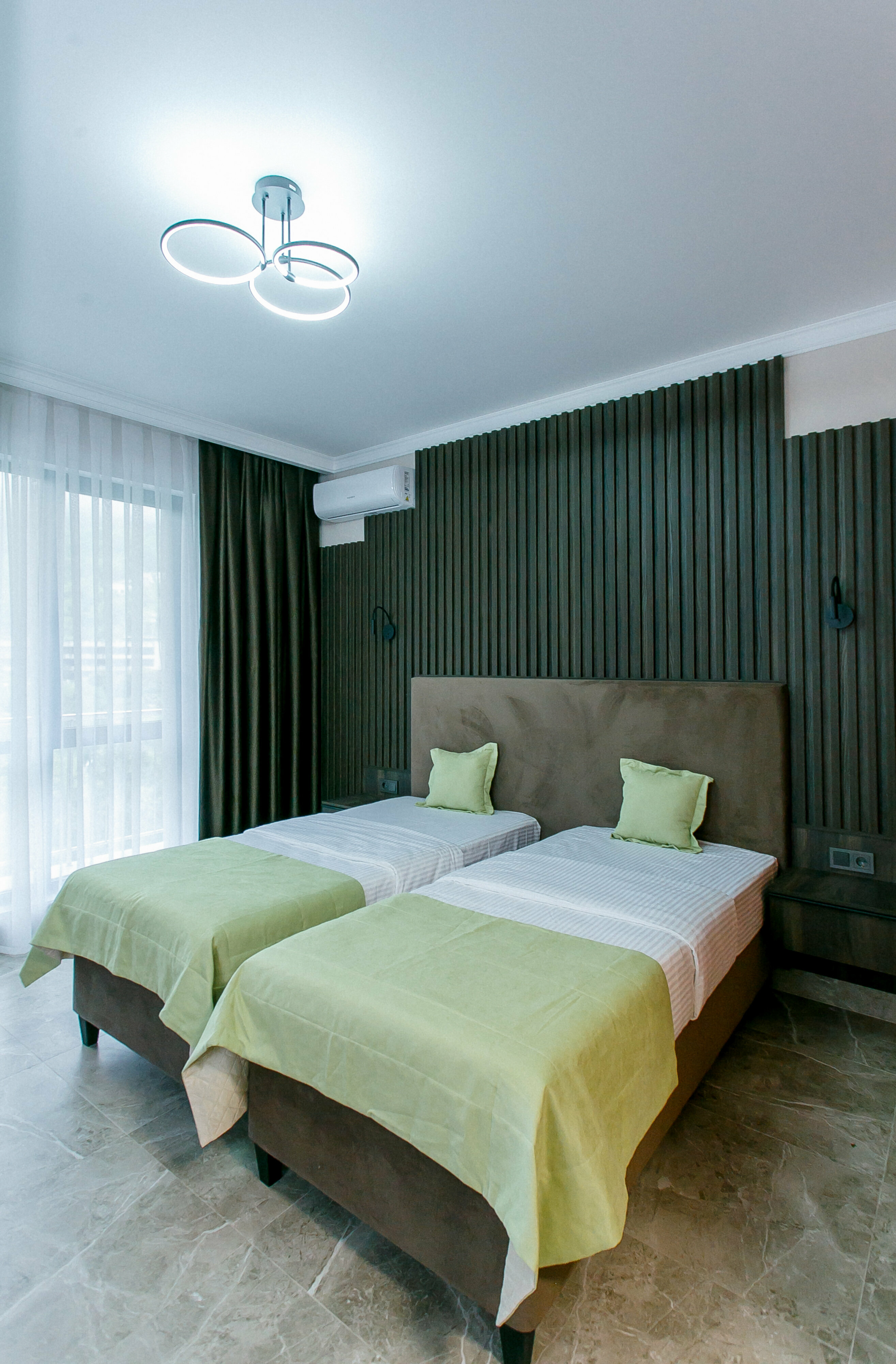 Комфорт TWIN с видом на парк и балконом