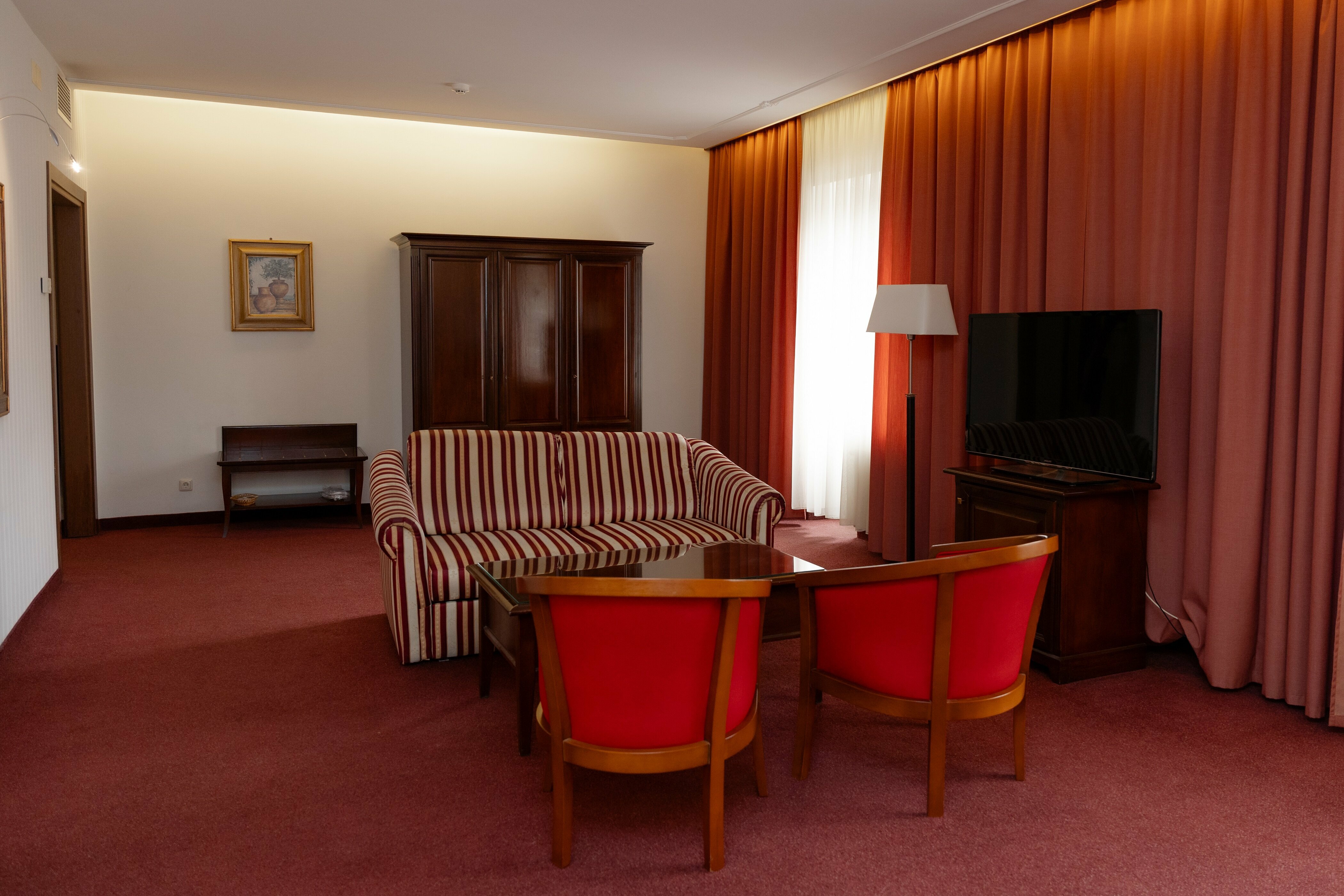 Номер-студия с кроватью размера «king-size»