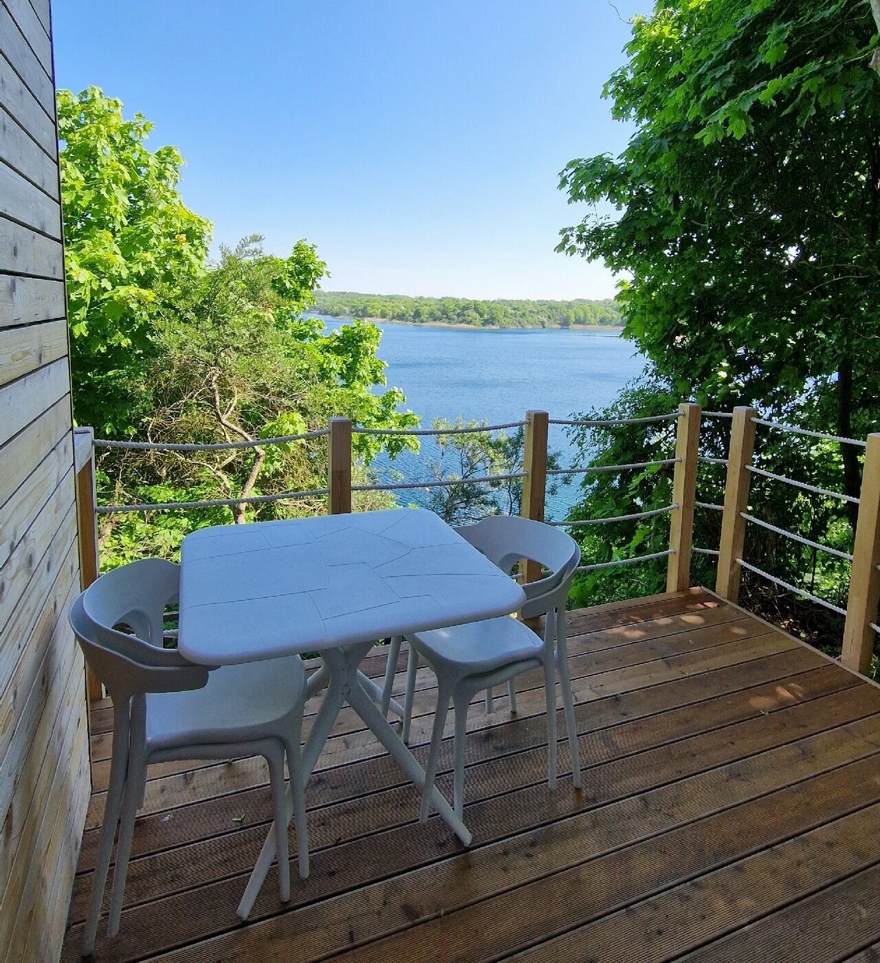 Коттедж "Маврикий" с сауной и видом на озеро